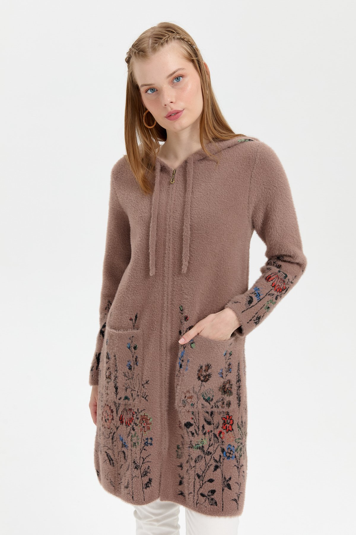 24007Kadın Kapüşonlu Eteği ve Kolu Kır Çiçeği Desenli Uzun Kaban Vizon