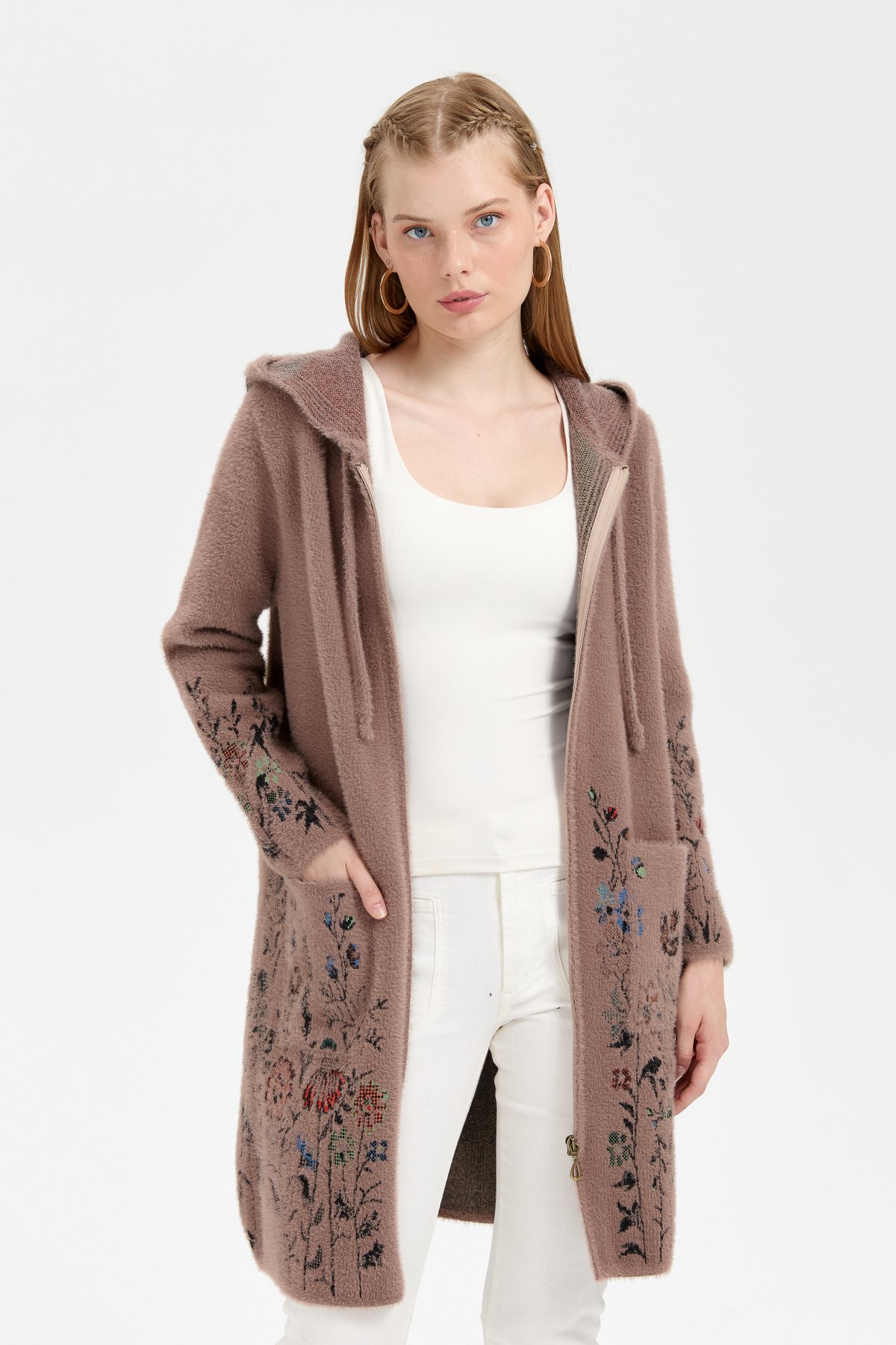 24007Kadın Kapüşonlu Eteği ve Kolu Kır Çiçeği Desenli Uzun Kaban Vizon