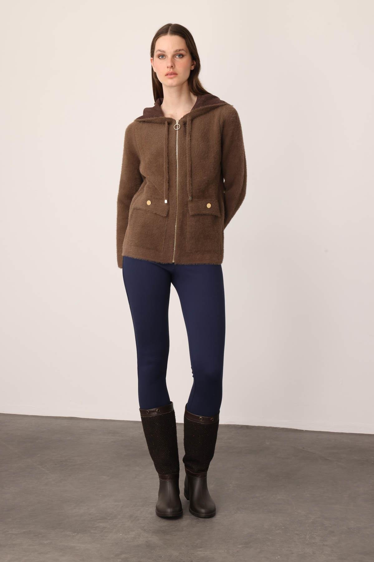 25005Kadın Kapüşonlu Fermuarlı Kısa Triko Ceket Kahve