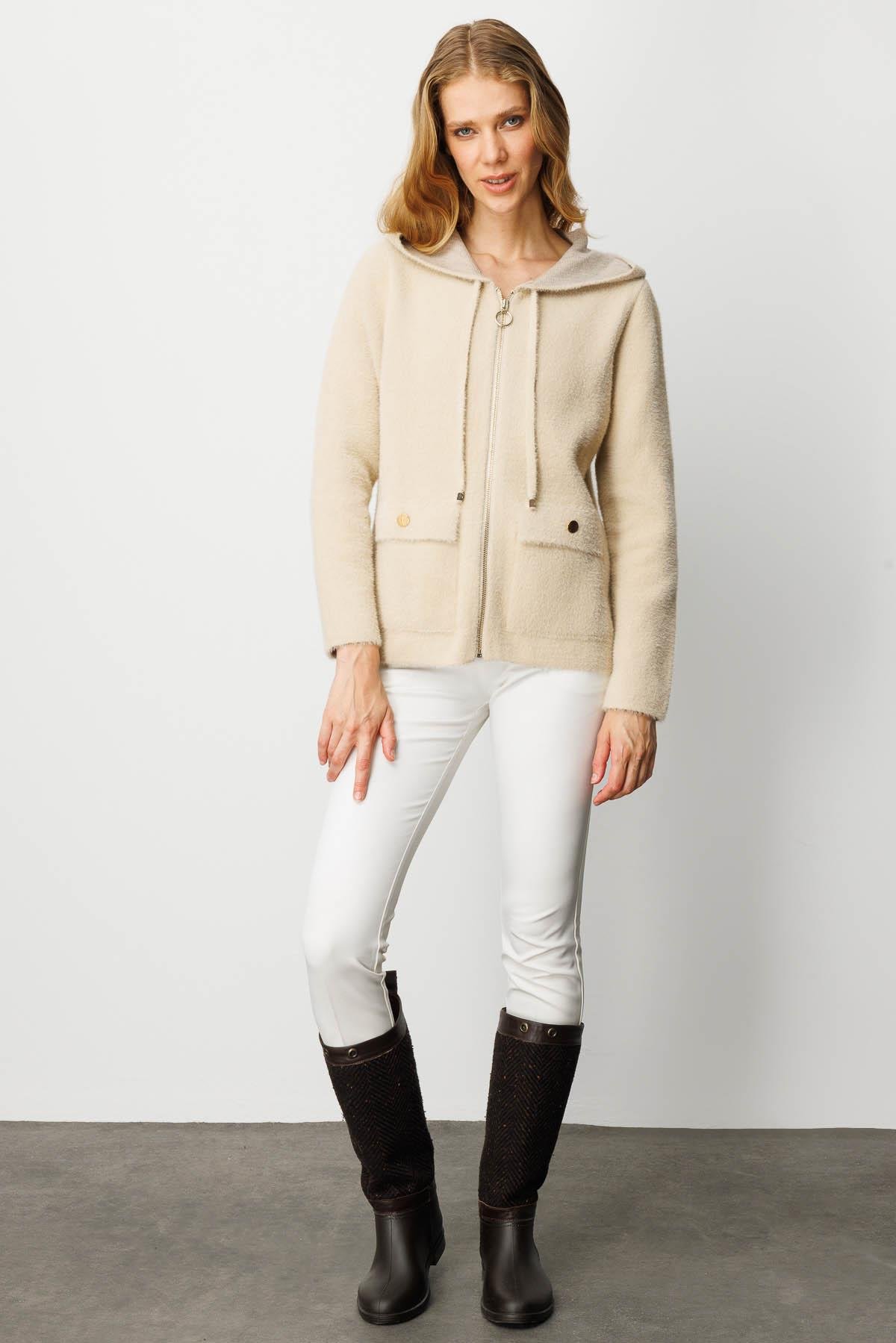 25005Kadın Kapüşonlu Fermuarlı Kısa Triko Ceket Bej