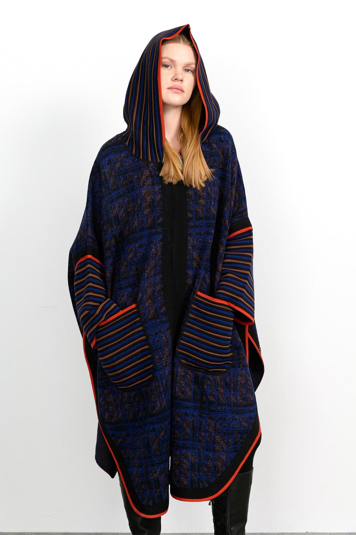 23064Kadın Kapüşonlu Fermuarlı Panço Siyah