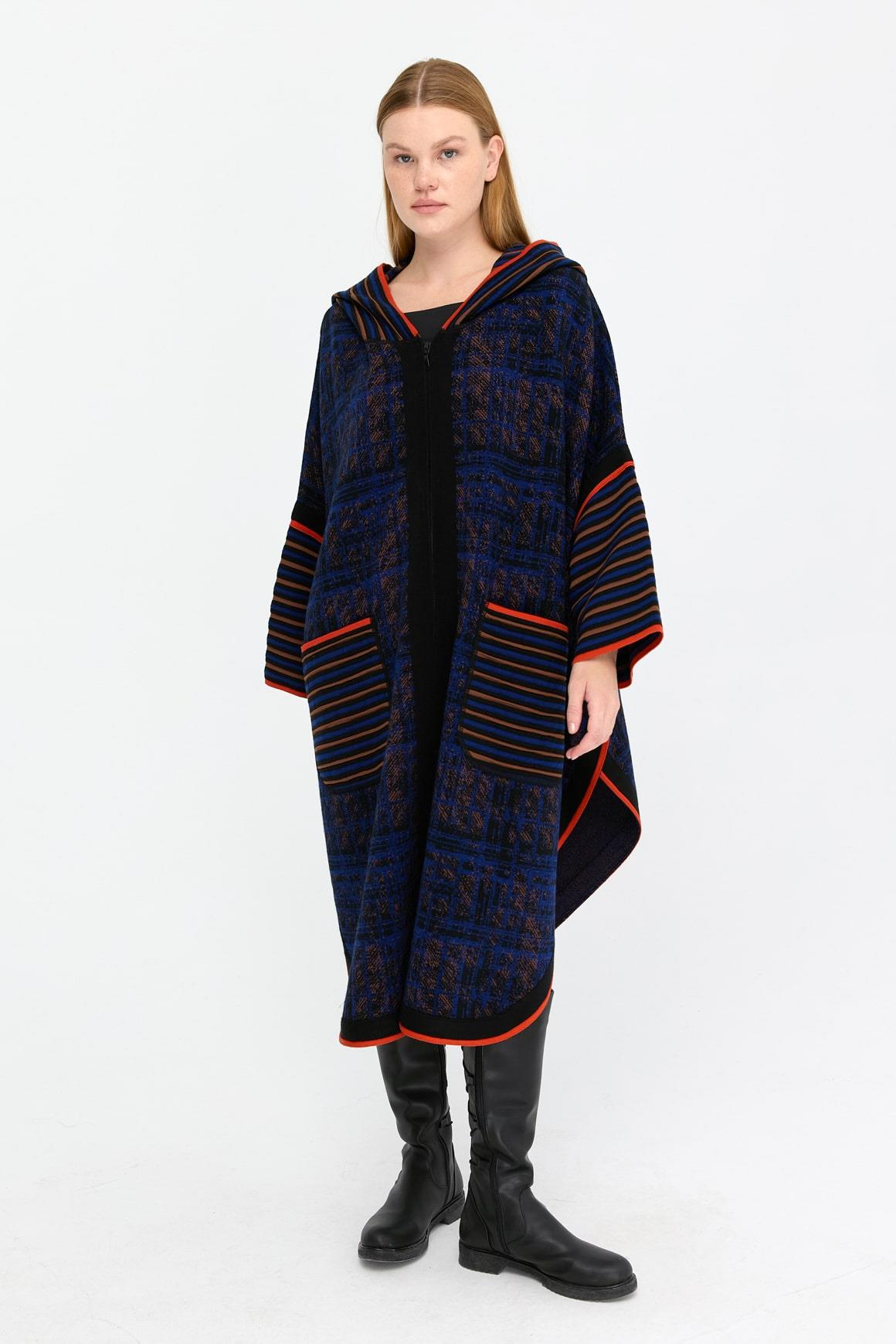 23064Kadın Kapüşonlu Fermuarlı Panço Siyah