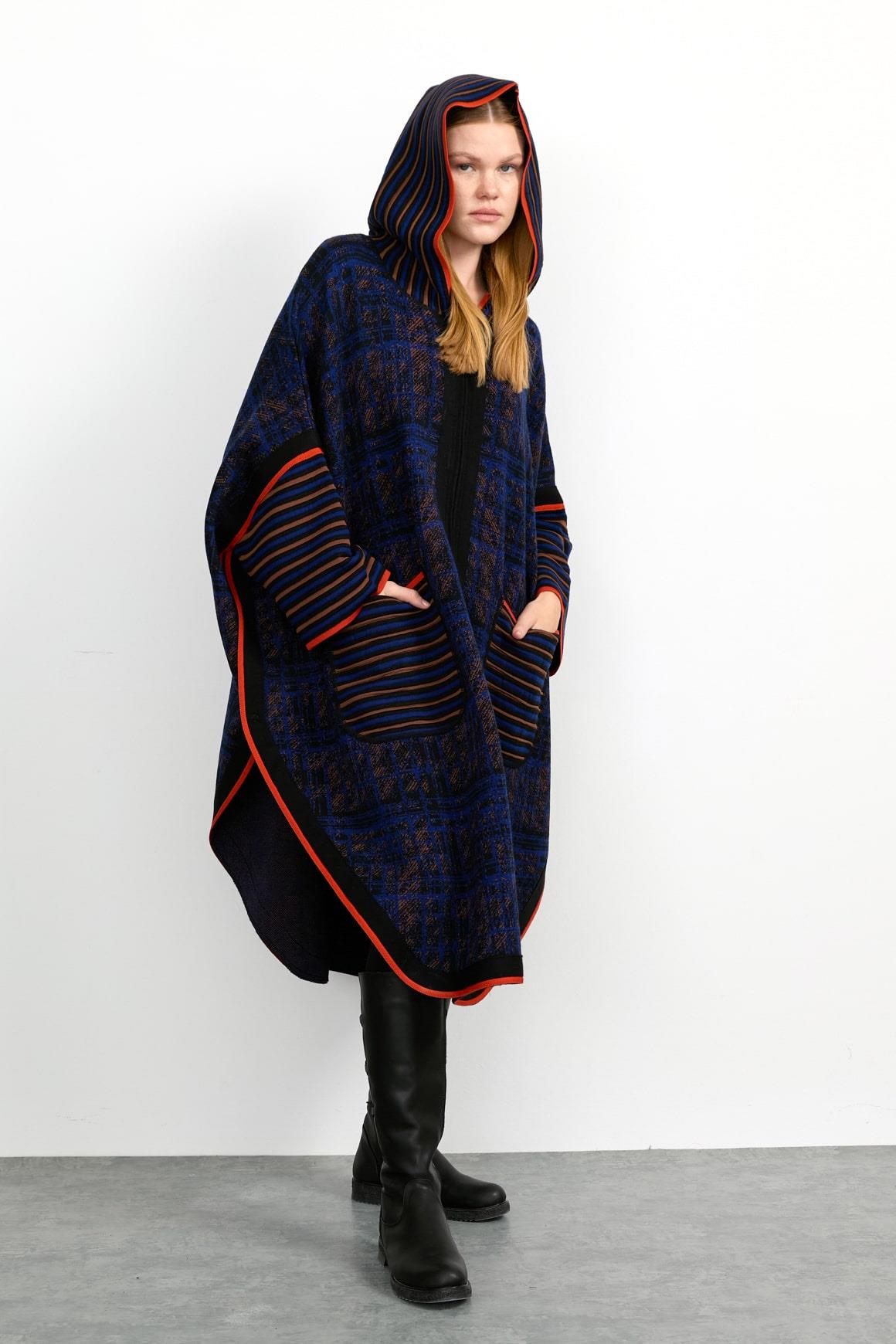 23064Kadın Kapüşonlu Fermuarlı Panço Siyah