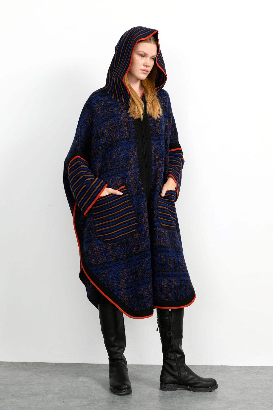 23064Kadın Kapüşonlu Fermuarlı Panço Siyah