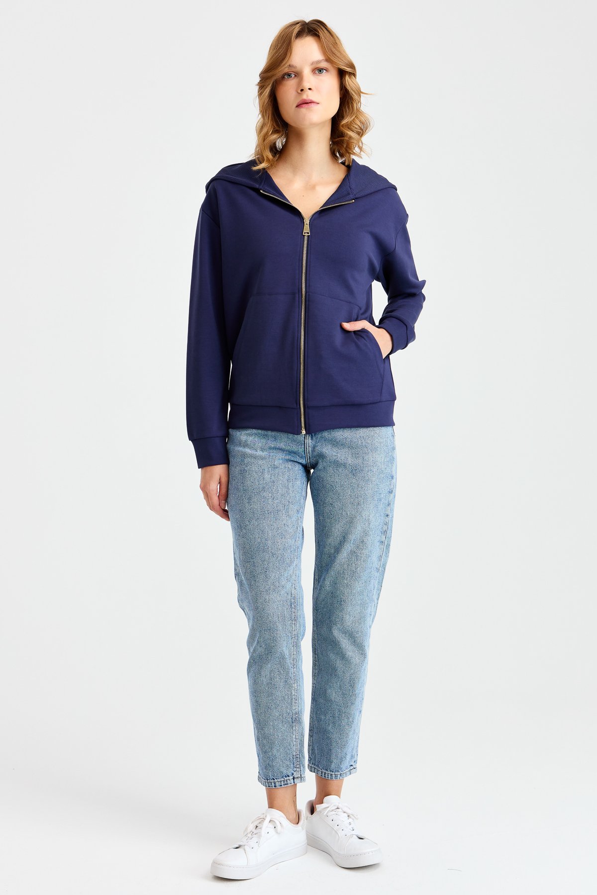 KMK23005Женский сетчатый свитер с капюшоном и боковыми карманами