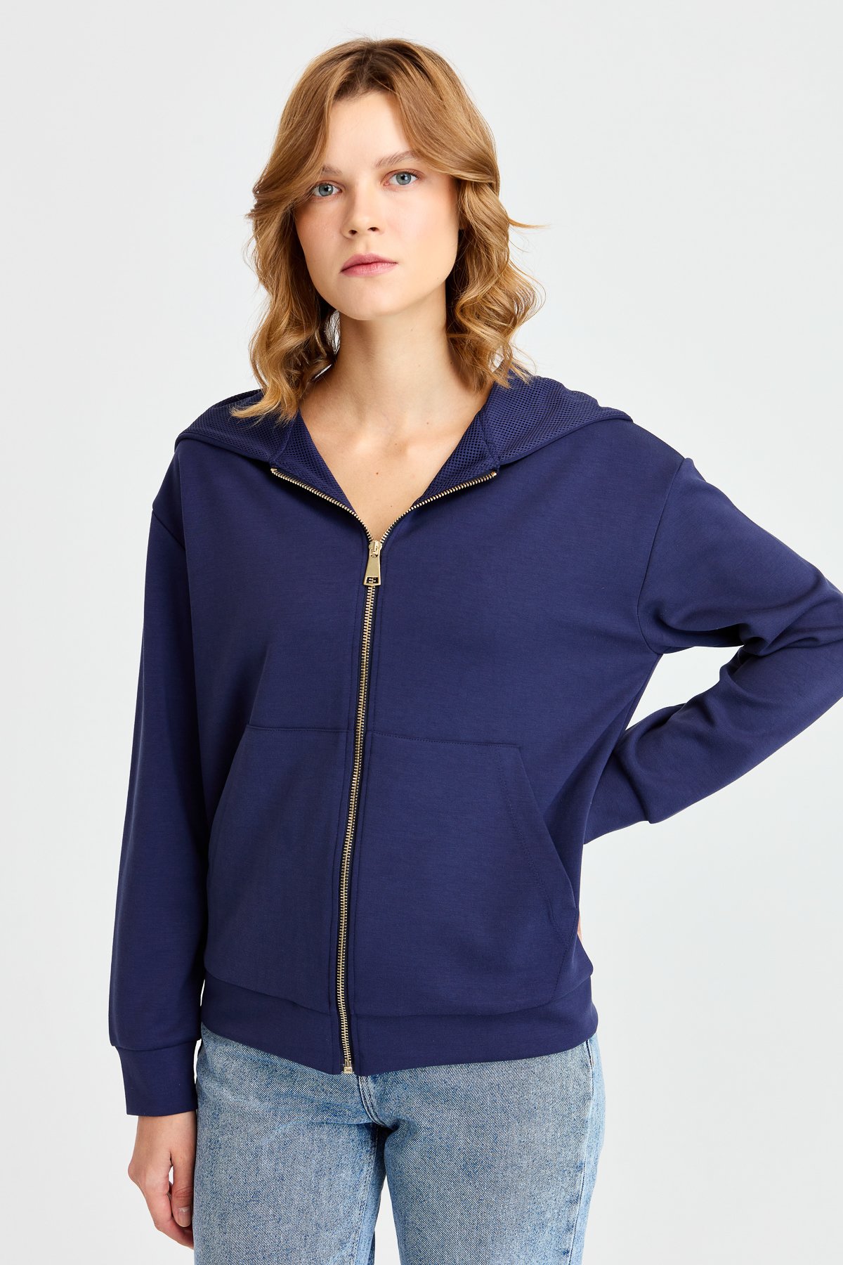 KMK23005Женский сетчатый свитер с капюшоном и боковыми карманами