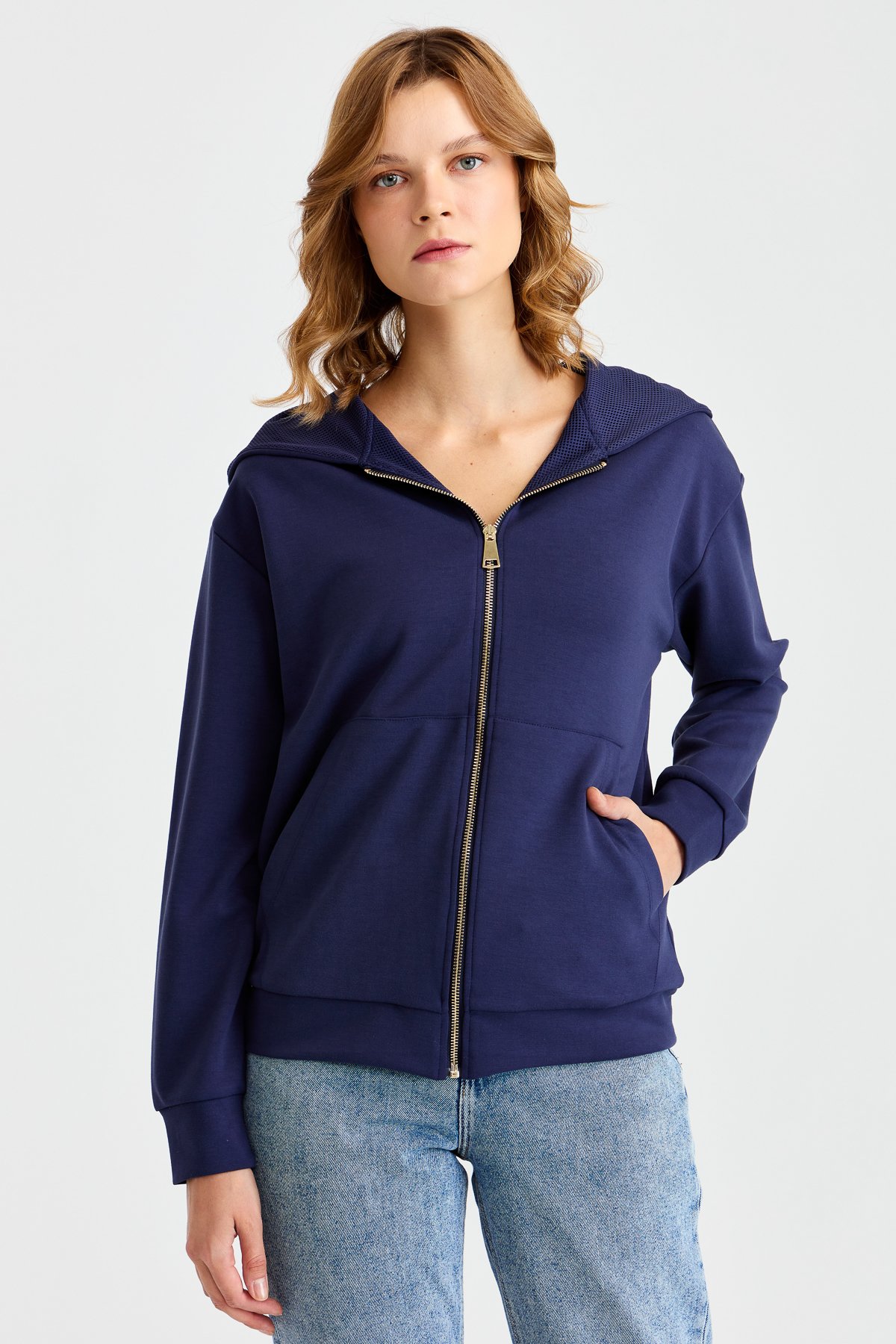 KMK23005Женский сетчатый свитер с капюшоном и боковыми карманами