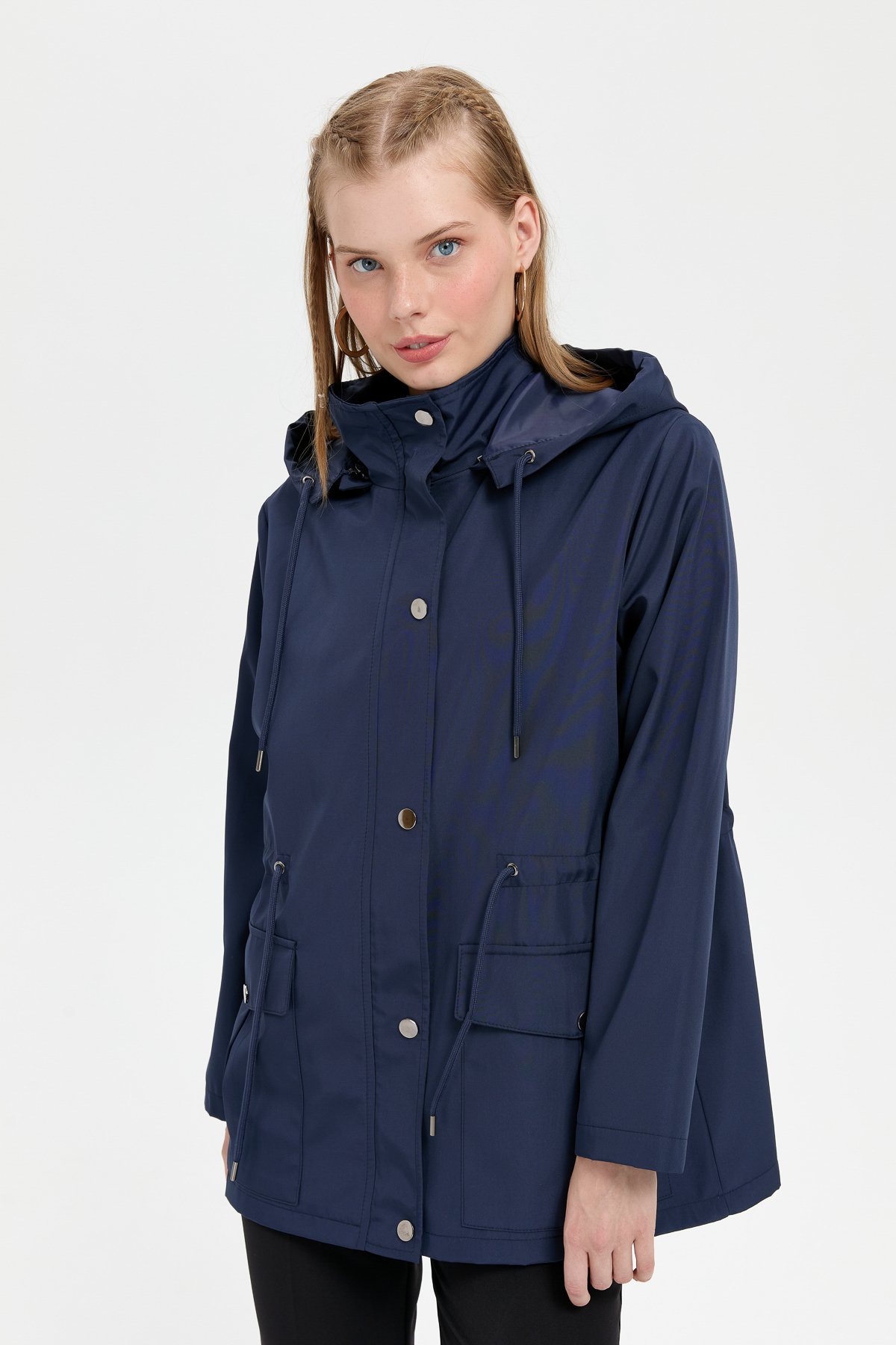 24416Kadın Kapüşonlu Kapaklı Cepli Kısa Trençkot Lacivert
