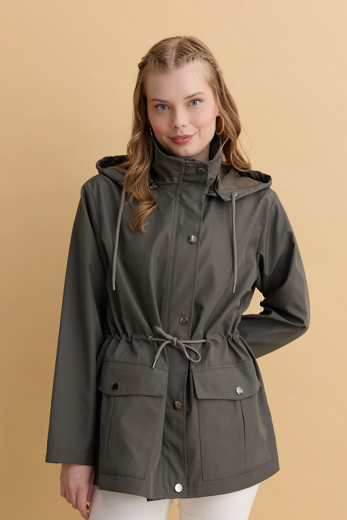 24416Kadın Kapüşonlu Kapaklı Cepli Kısa Trençkot Yeşil