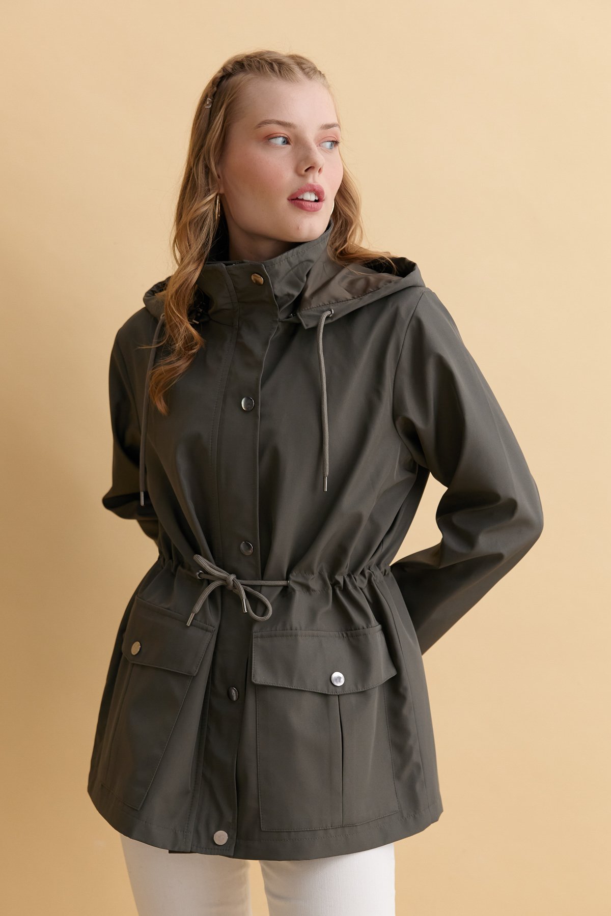 24416Kadın Kapüşonlu Kapaklı Cepli Kısa Trençkot Yeşil