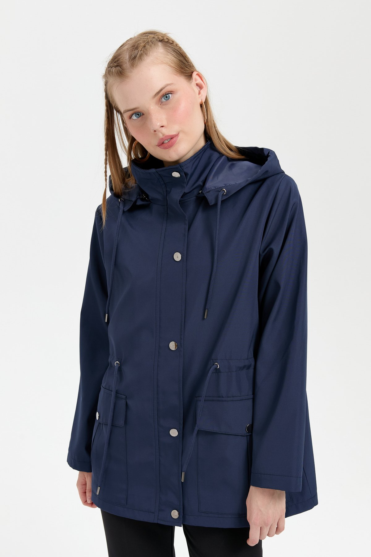 24416Kadın Kapüşonlu Kapaklı Cepli Kısa Trençkot Lacivert