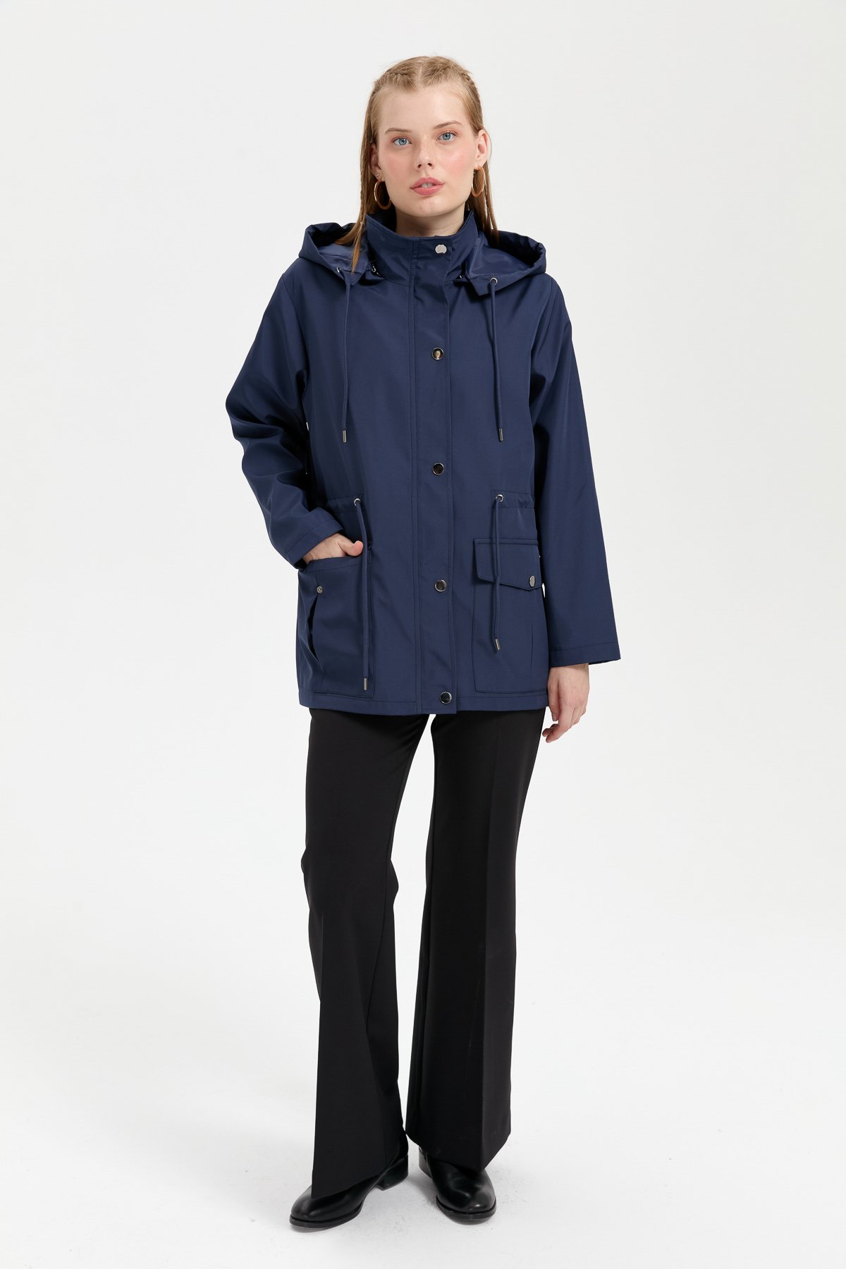 24416Kadın Kapüşonlu Kapaklı Cepli Kısa Trençkot Lacivert