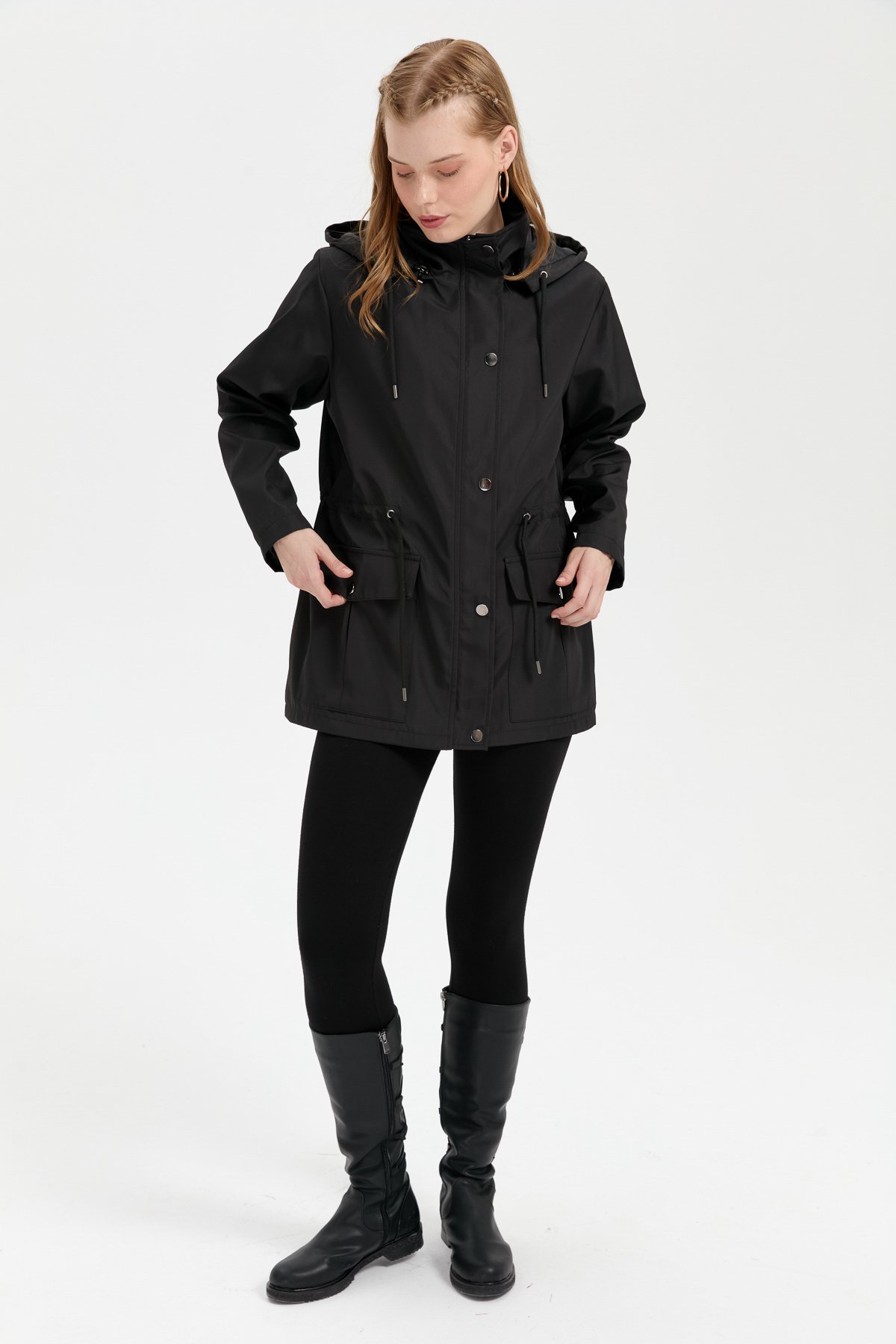 24416Kadın Kapüşonlu Kapaklı Cepli Kısa Trençkot Siyah