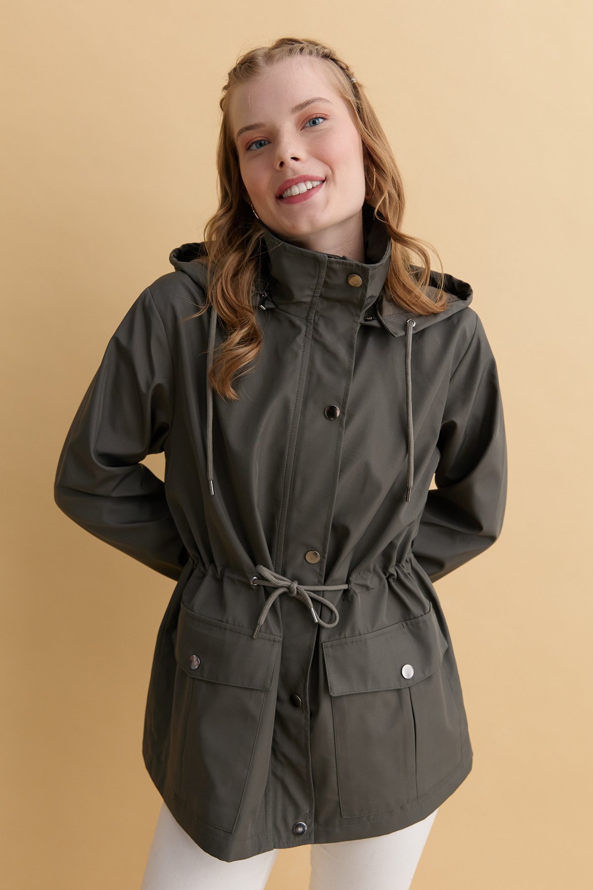 24416Kadın Kapüşonlu Kapaklı Cepli Kısa Trençkot Yeşil