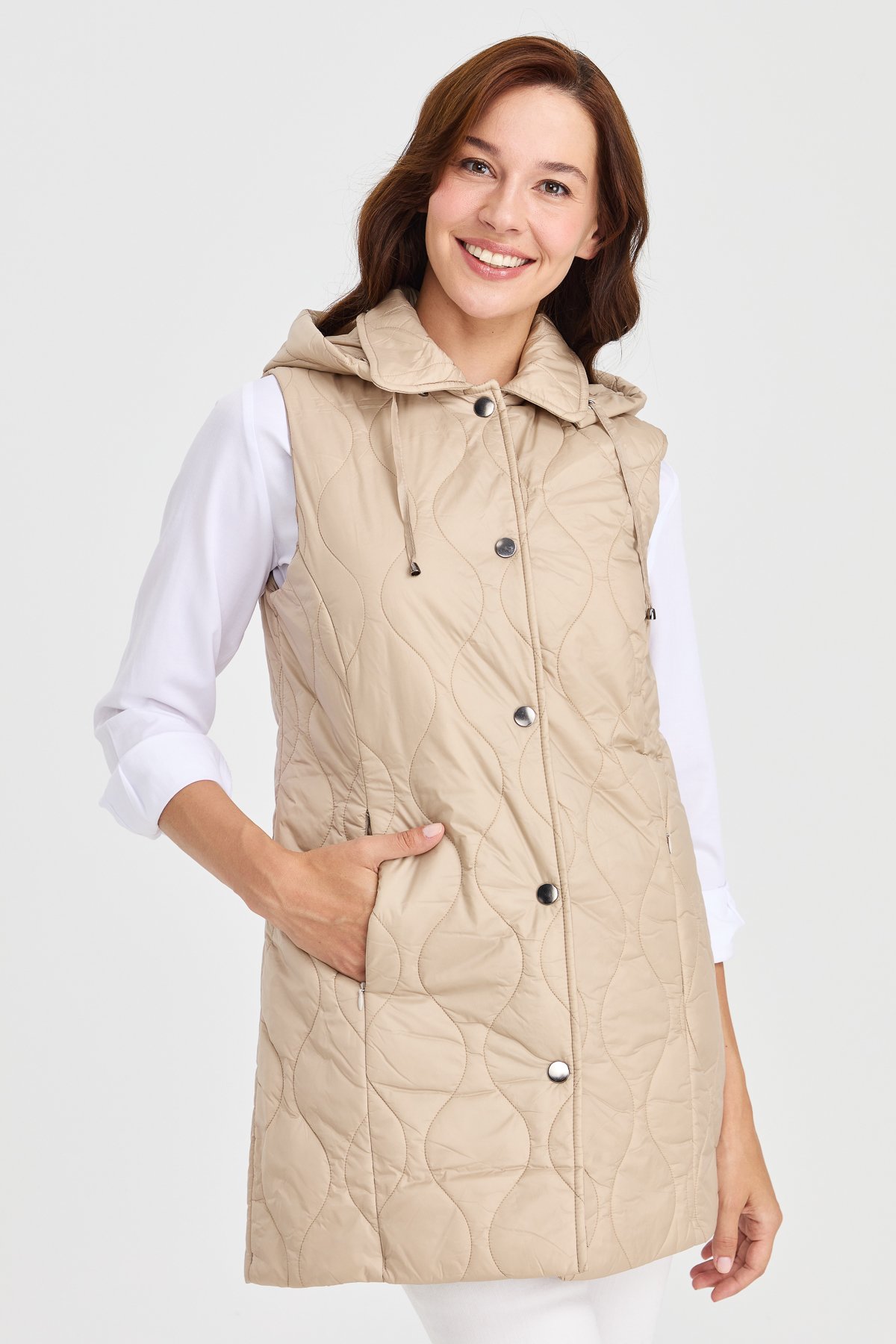 23406Kadın Kapüşonlu Kapitone Yelek Bej