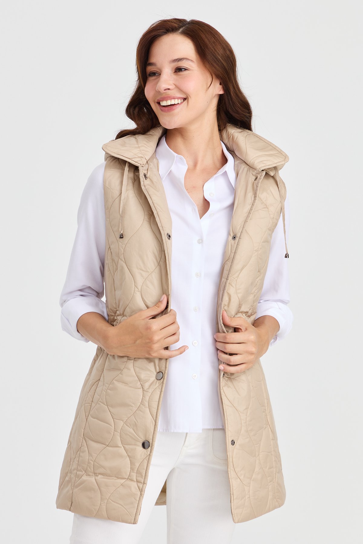 23406Kadın Kapüşonlu Kapitone Yelek Bej