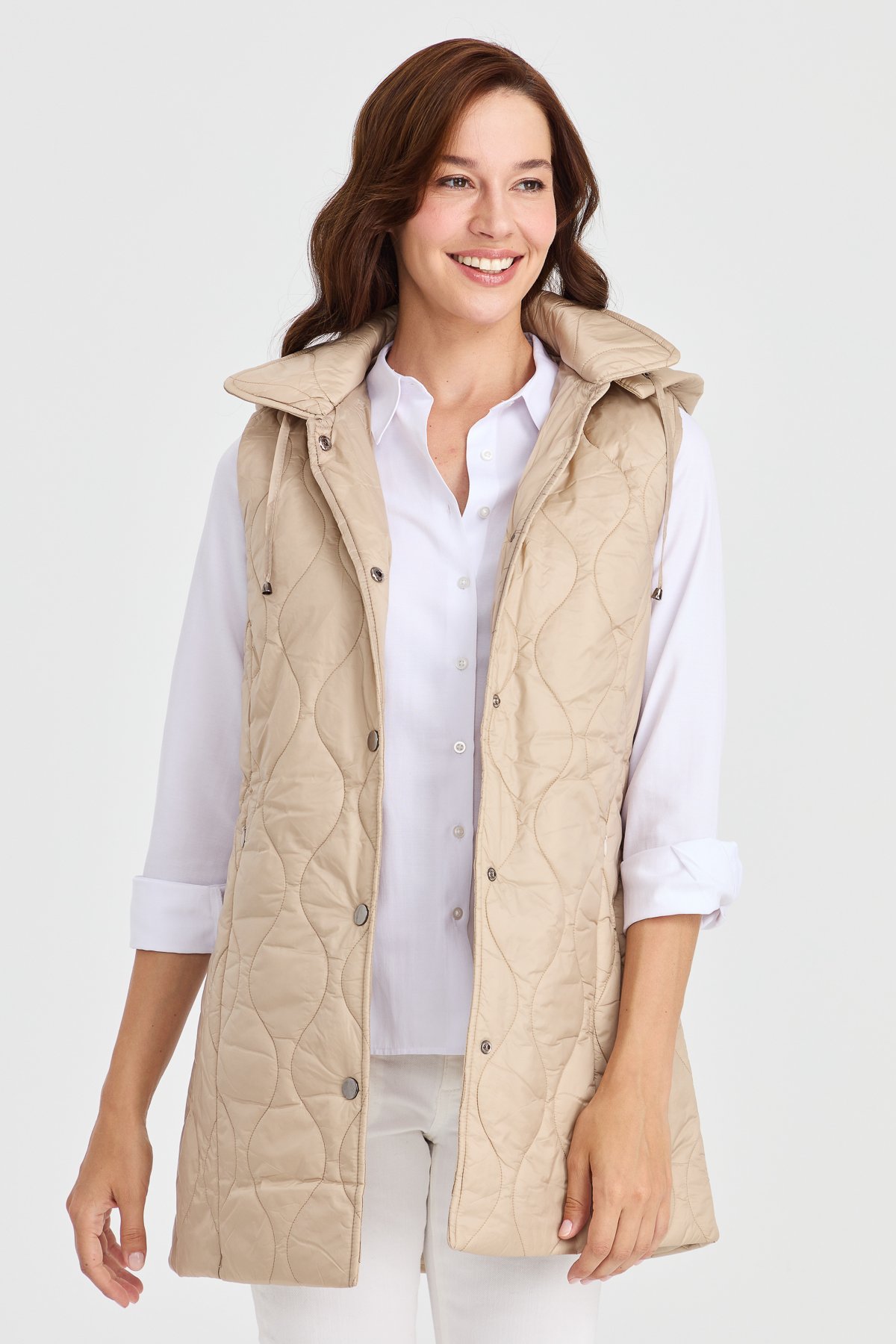 23406Kadın Kapüşonlu Kapitone Yelek Bej