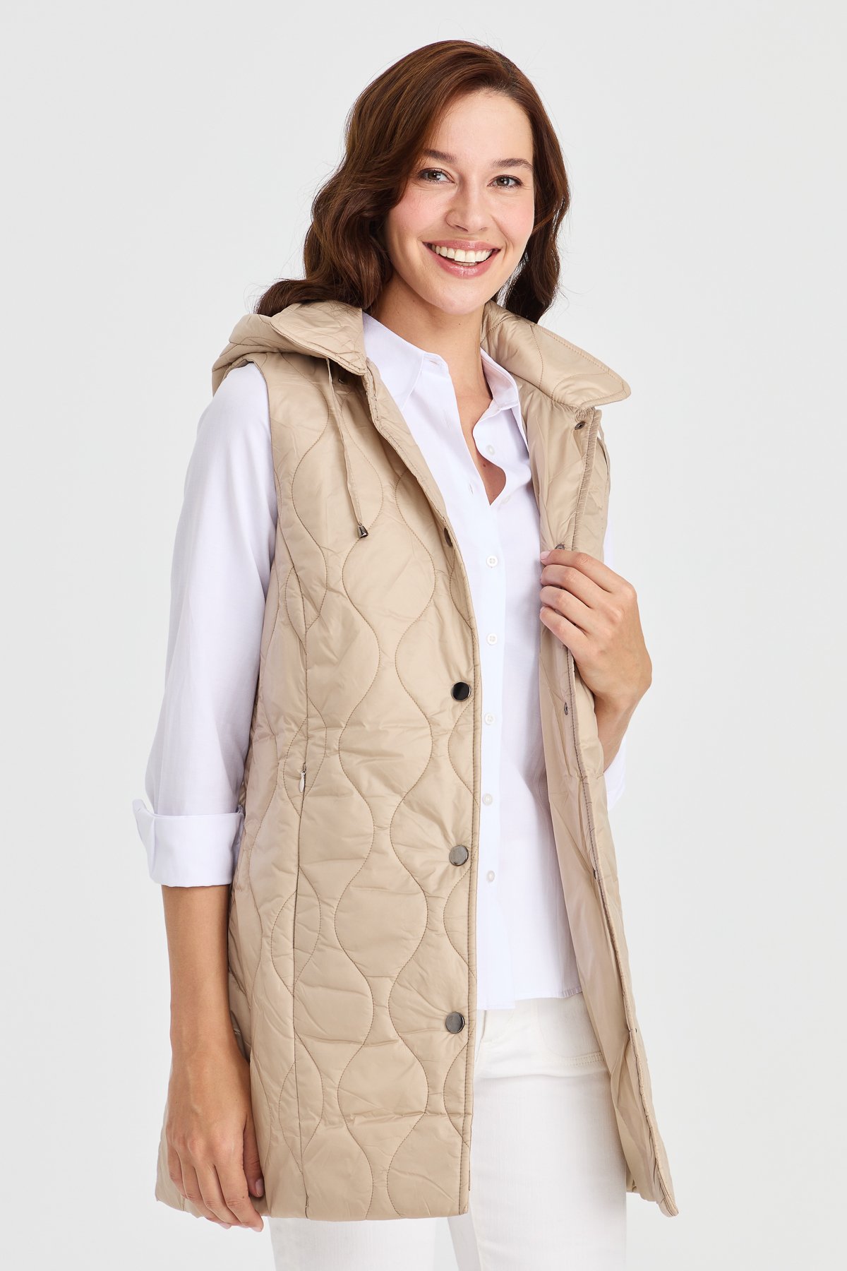 23406Kadın Kapüşonlu Kapitone Yelek Bej