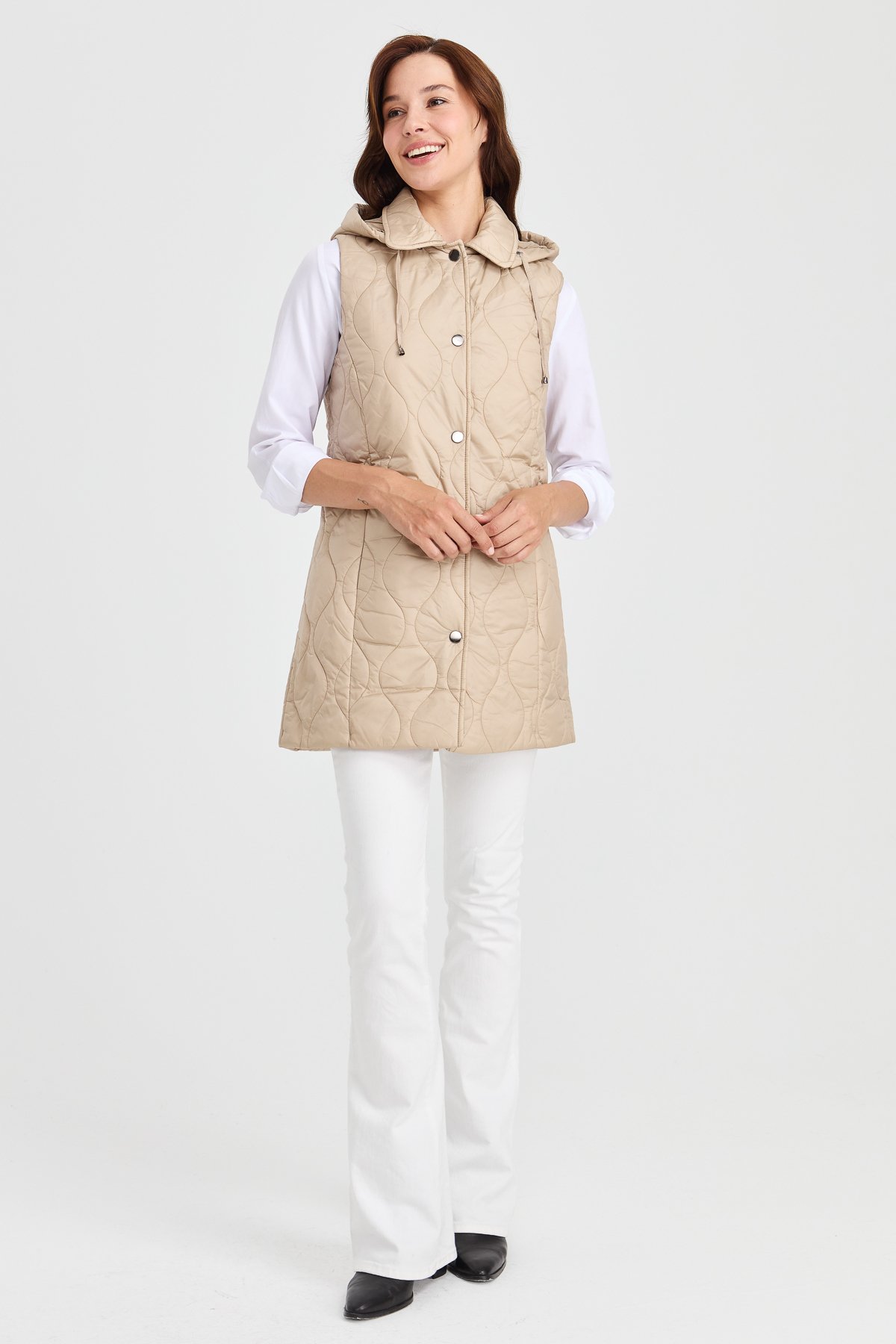 23406Kadın Kapüşonlu Kapitone Yelek Bej