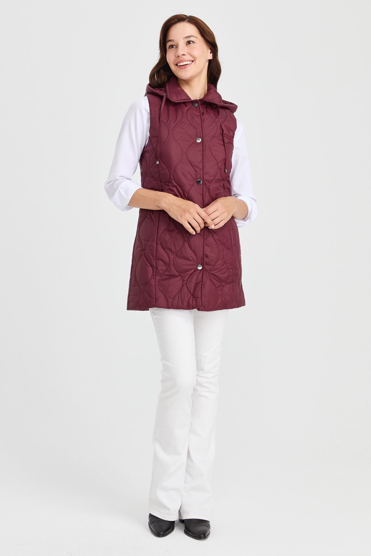 23406Kadın Kapüşonlu Kapitone Yelek Bordo