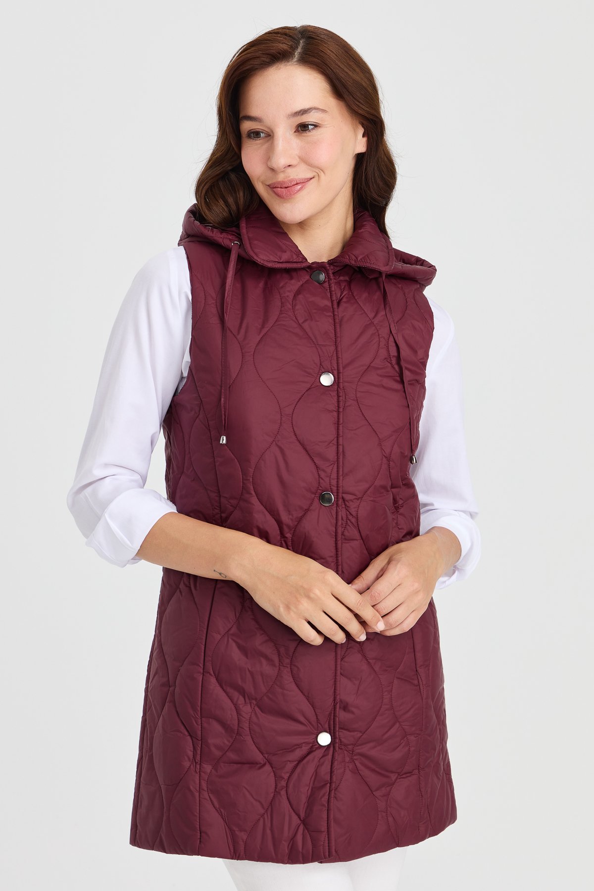 23406Kadın Kapüşonlu Kapitone Yelek Bordo