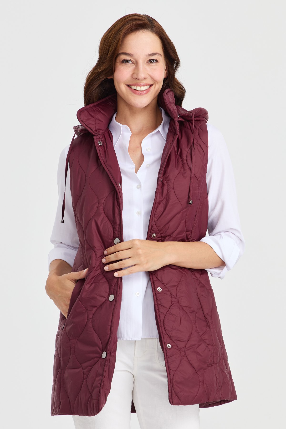 23406Kadın Kapüşonlu Kapitone Yelek Bordo