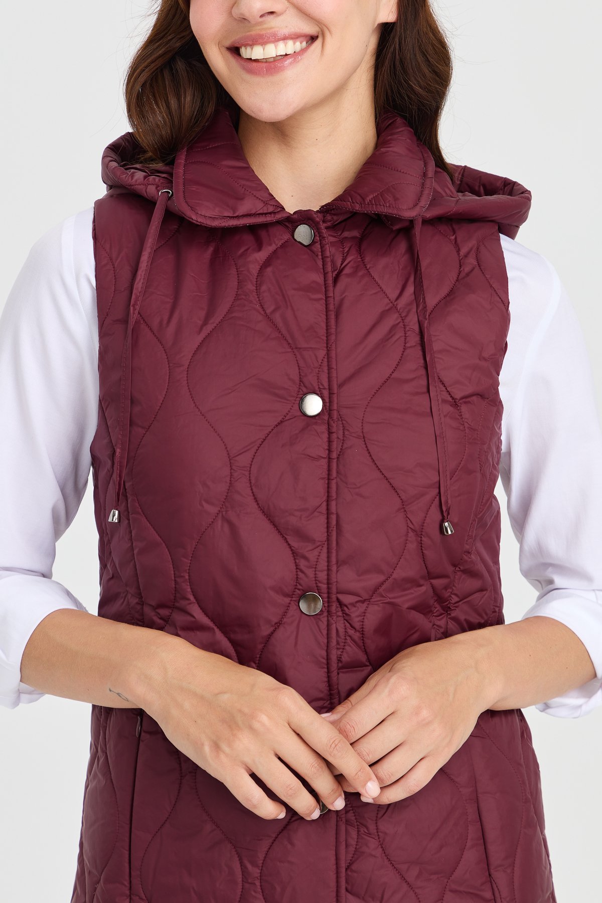 23406Kadın Kapüşonlu Kapitone Yelek Bordo