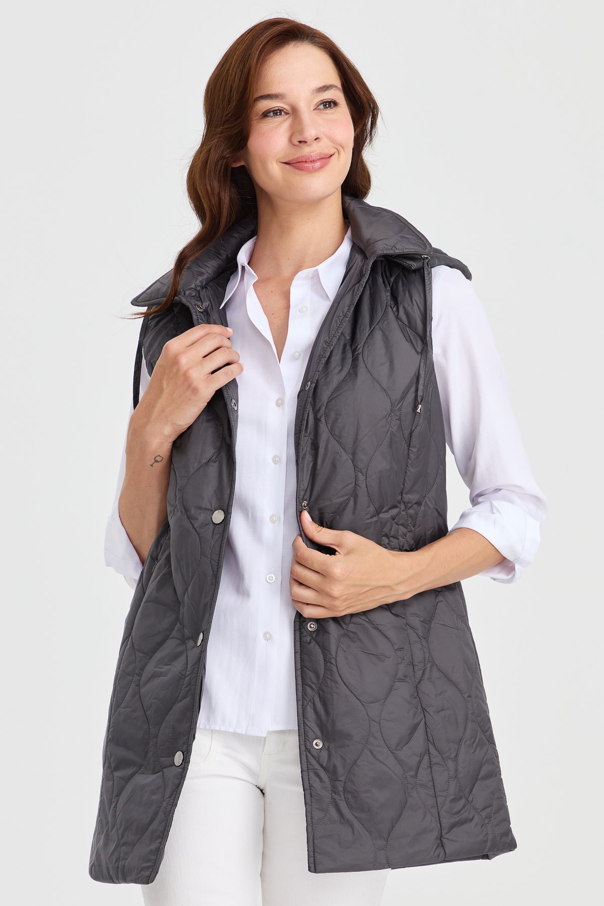 23406Kadın Kapüşonlu Kapitone Yelek Gri