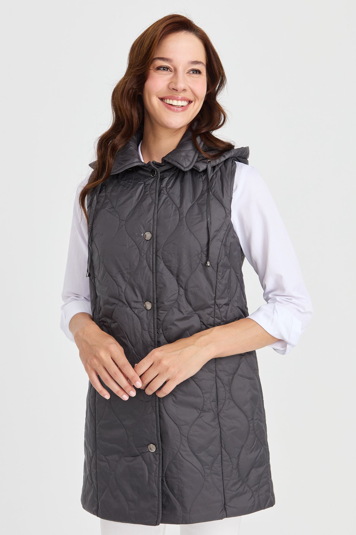 23406Kadın Kapüşonlu Kapitone Yelek Gri