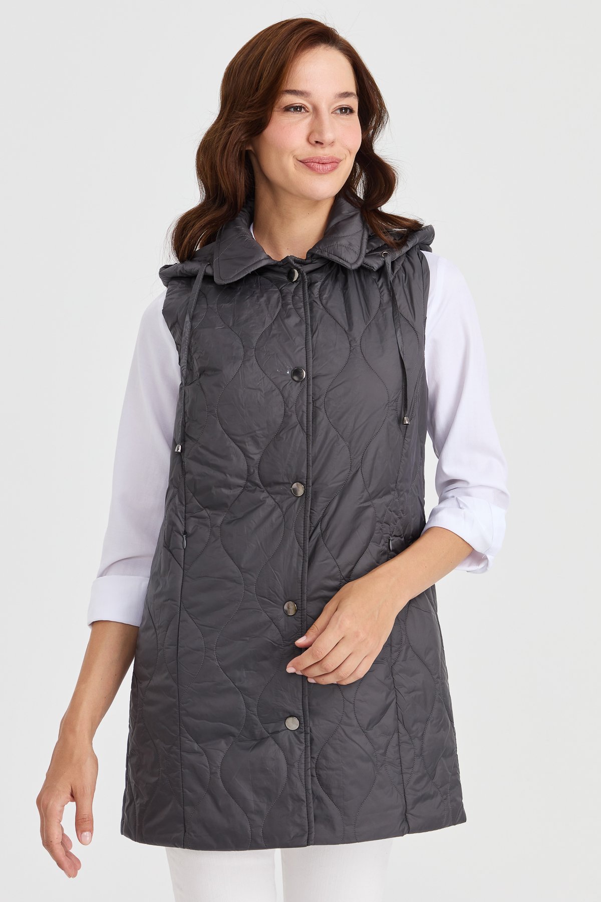 23406Kadın Kapüşonlu Kapitone Yelek Gri