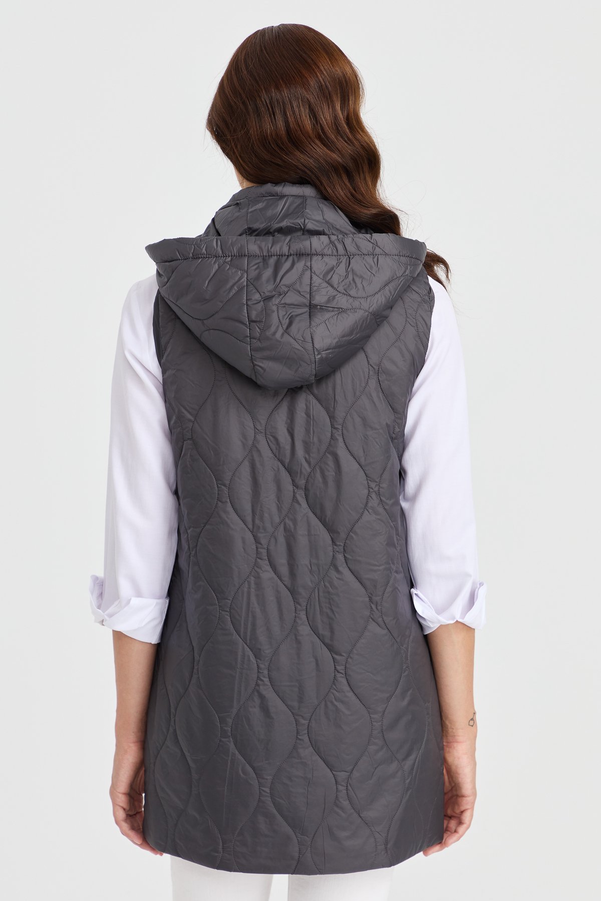 23406Kadın Kapüşonlu Kapitone Yelek Gri