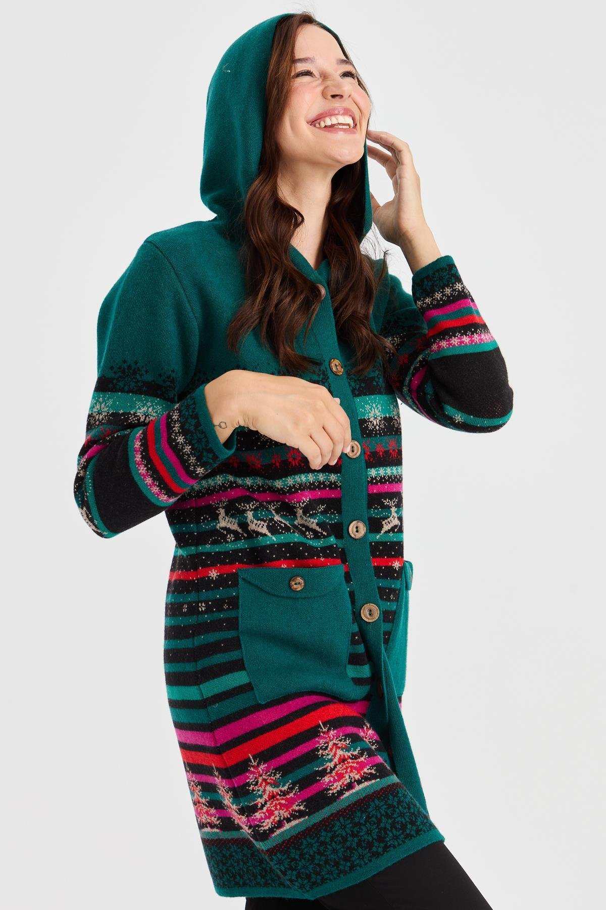 23012Kadın Kapüşonlu Kar ve Geyik Desenli Uzun Yün Kaban Siyah