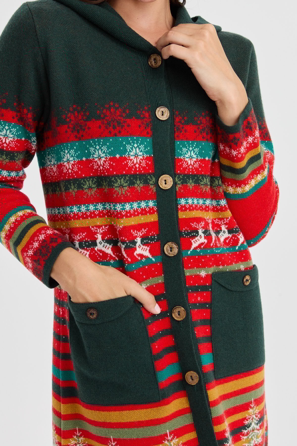 23012Kadın Kapüşonlu Kar ve Geyik Desenli Uzun Yün Kaban Mercan