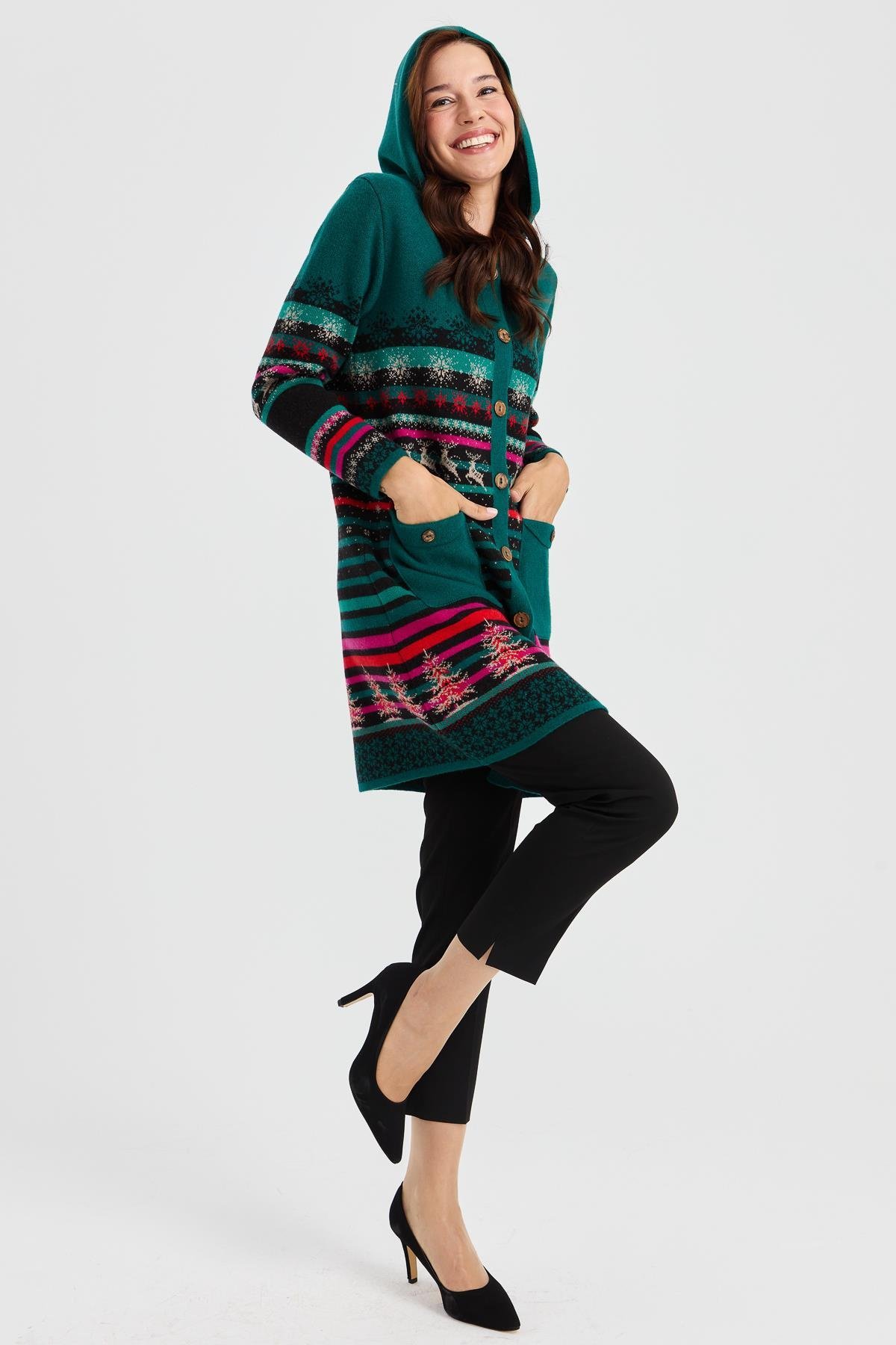 23012Kadın Kapüşonlu Kar ve Geyik Desenli Uzun Yün Kaban Siyah