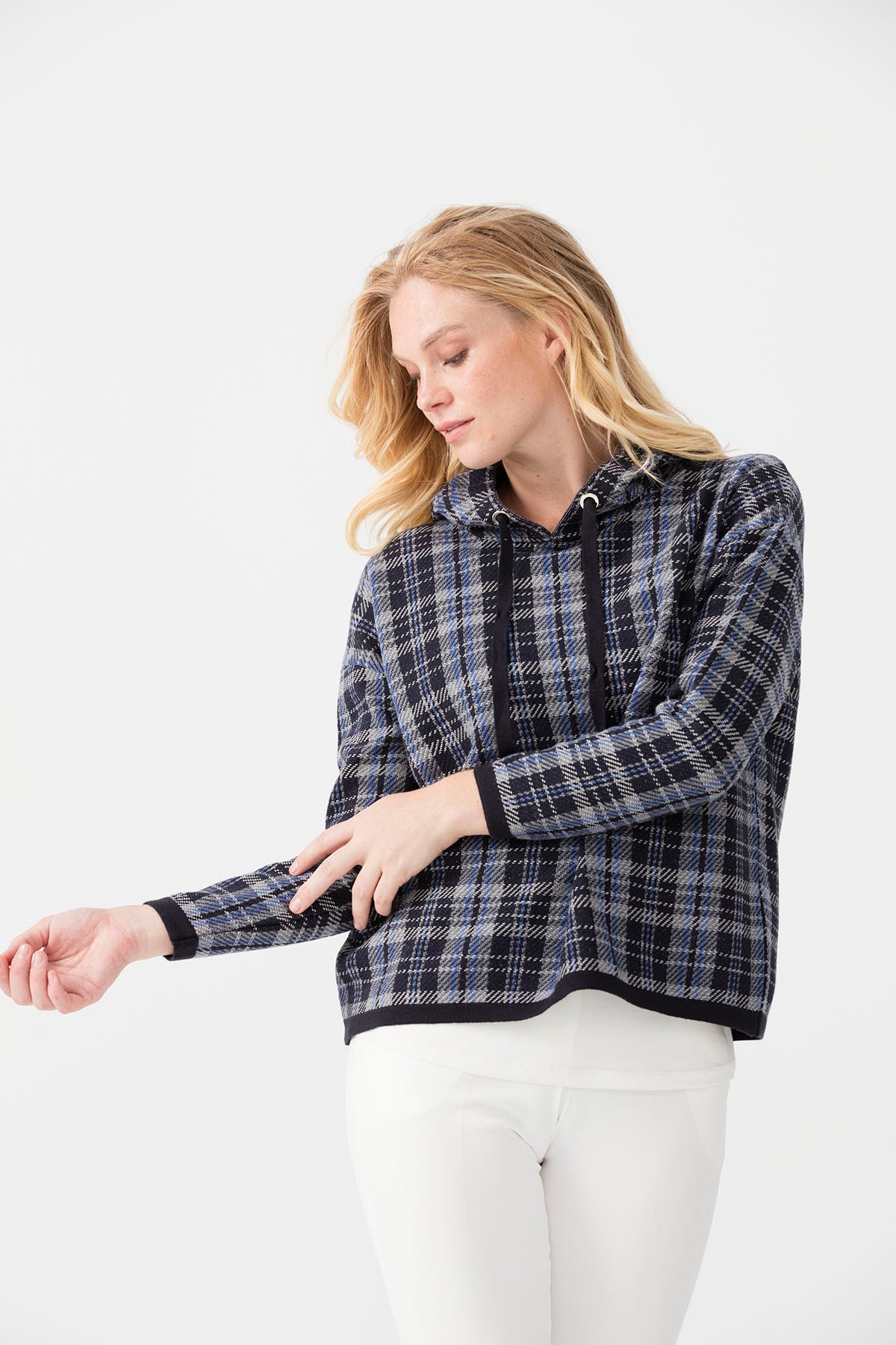 22103Женский короткий свитер в клетку с капюшоном, синий