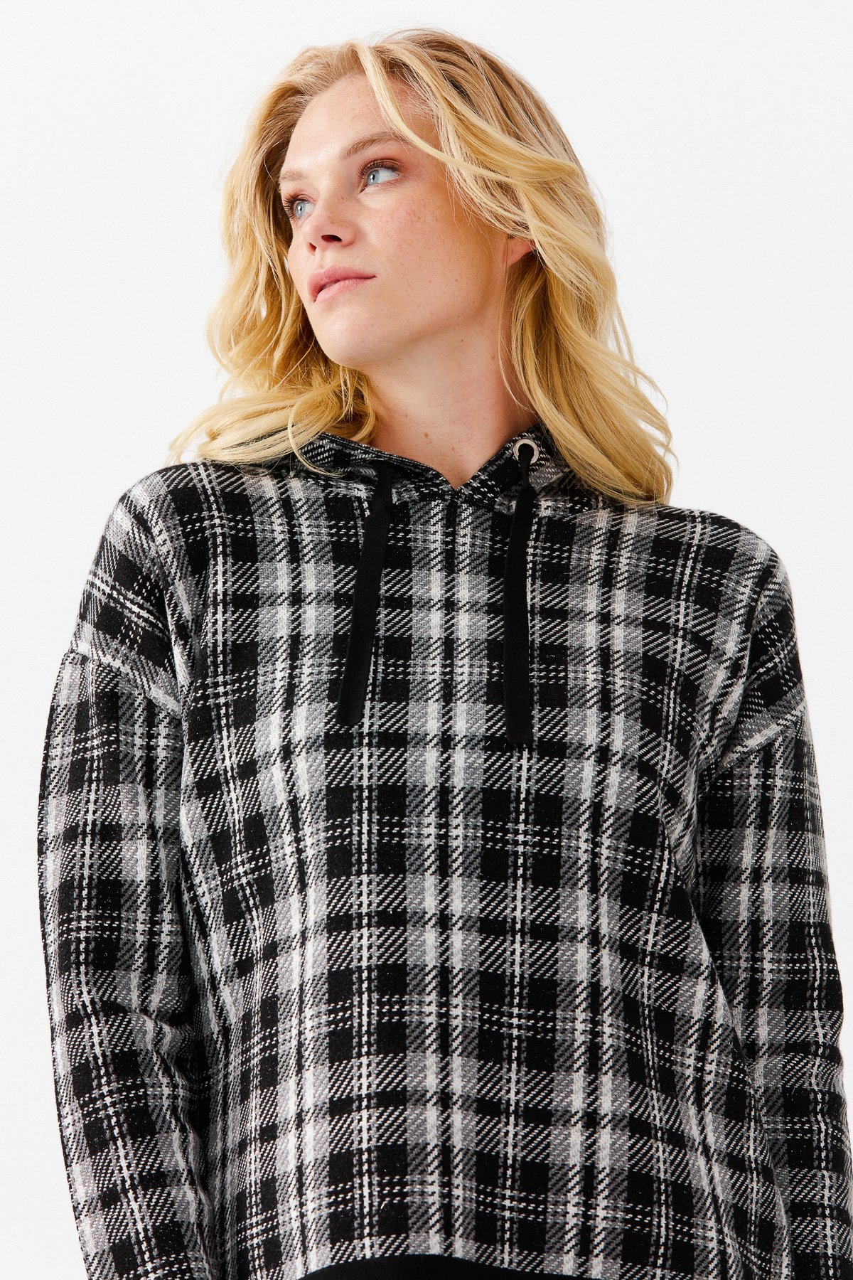 22103Женский короткий свитер в клетку с капюшоном, черный