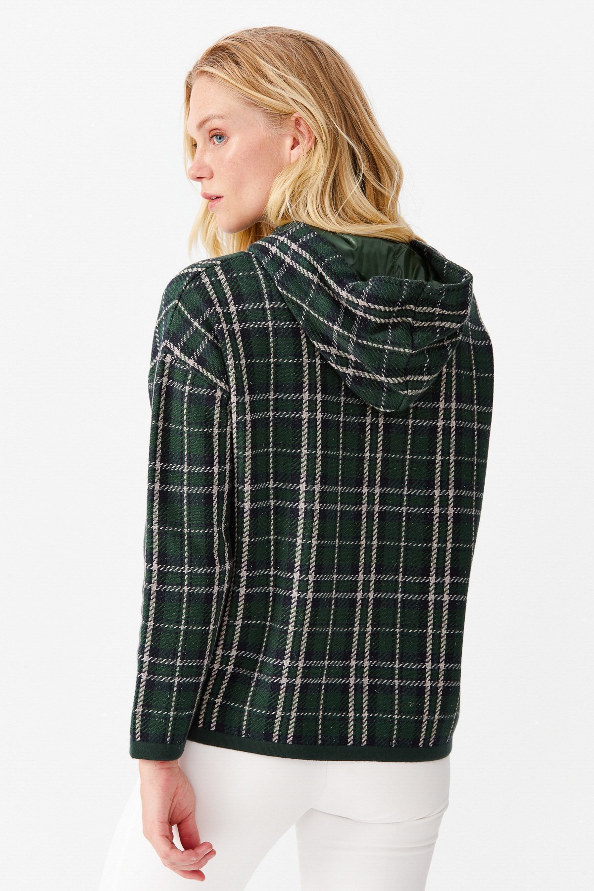 22103Женский короткий свитер в клетку с капюшоном, зеленый