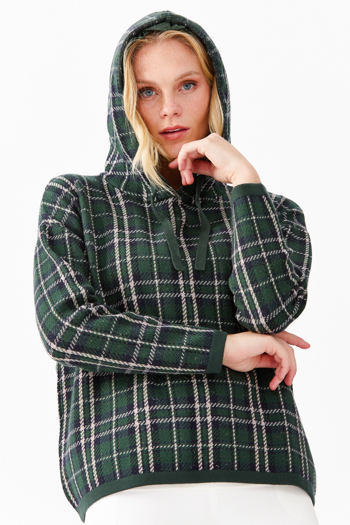 22103Женский короткий свитер в клетку с капюшоном, зеленый