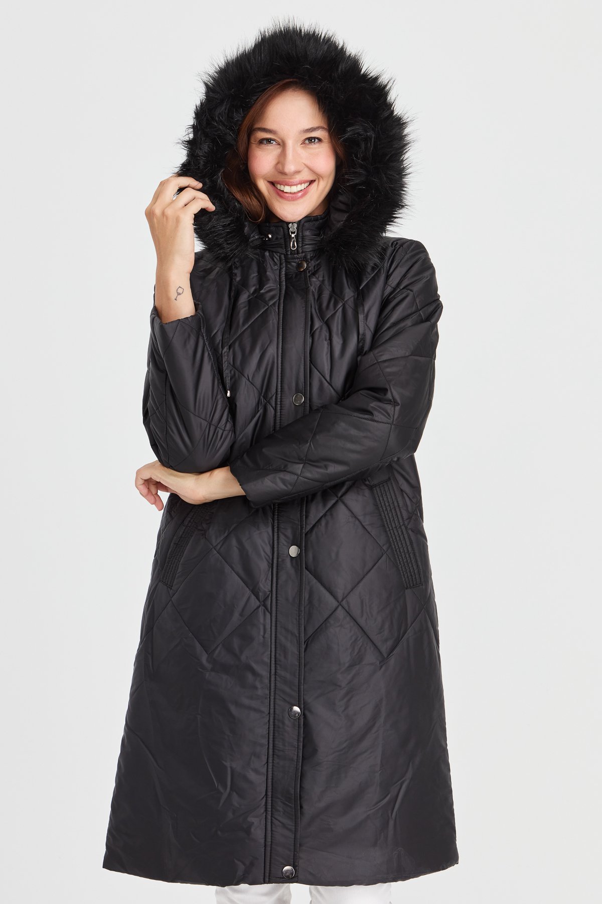 23408Kadın Kapüşonlu Kareli Uzun Kapitone Ceket Siyah