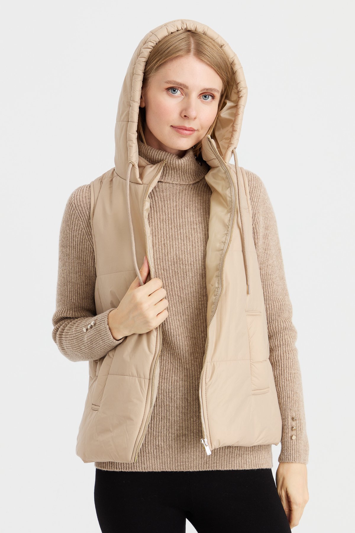 23409Kadın Kapüşonlu Kısa Kapitone Yelek Ekru