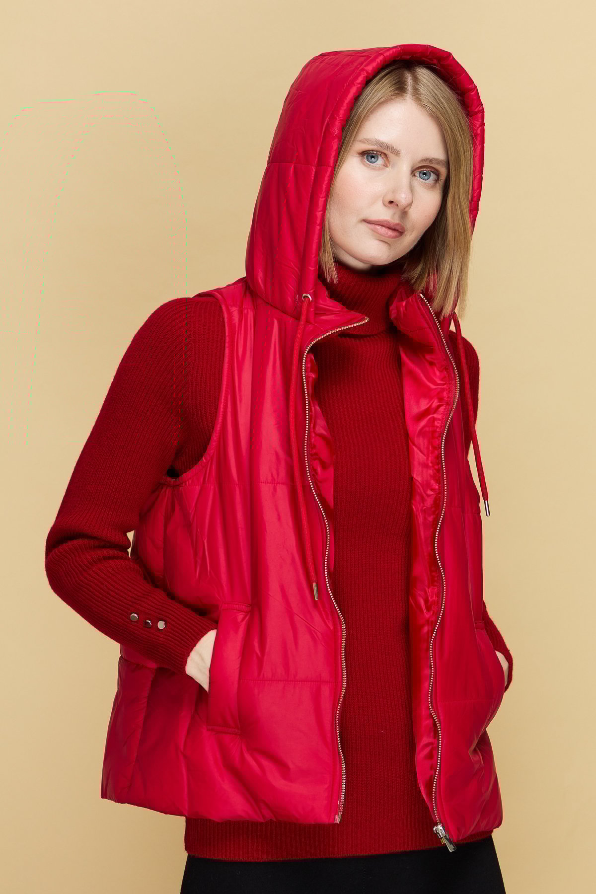 23409Kadın Kapüşonlu Kısa Kapitone Yelek Kırmızı