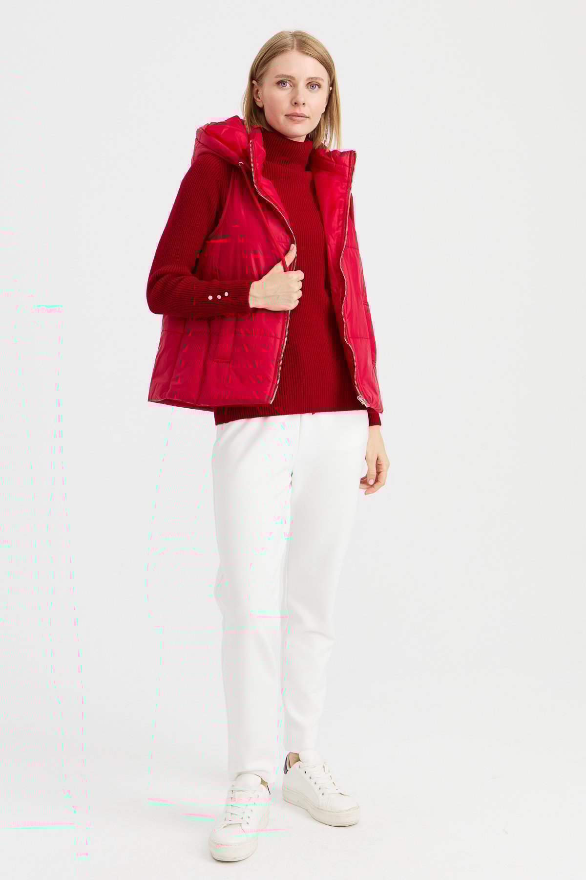 23409Kadın Kapüşonlu Kısa Kapitone Yelek Kırmızı