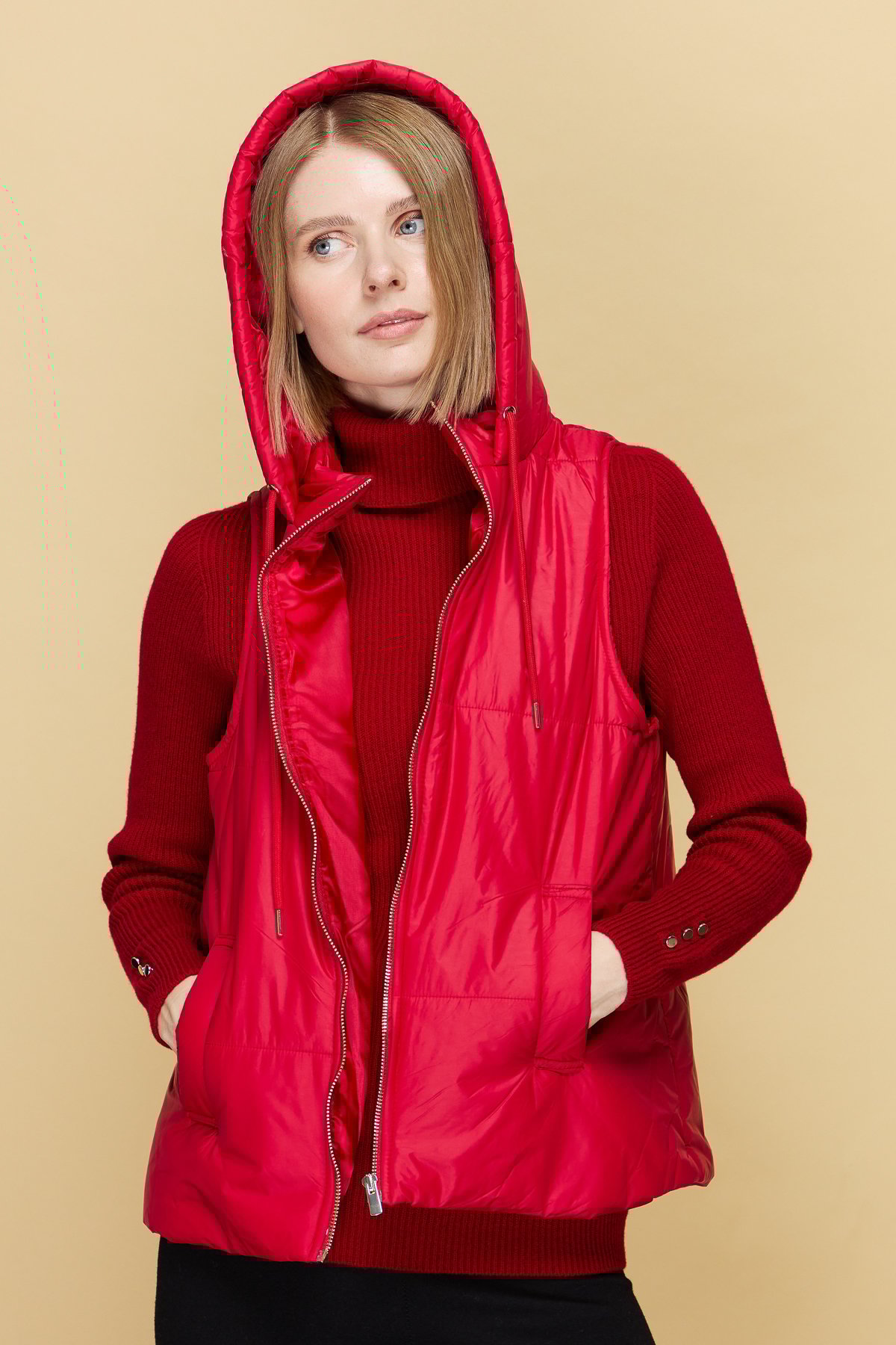 23409Kadın Kapüşonlu Kısa Kapitone Yelek Kırmızı