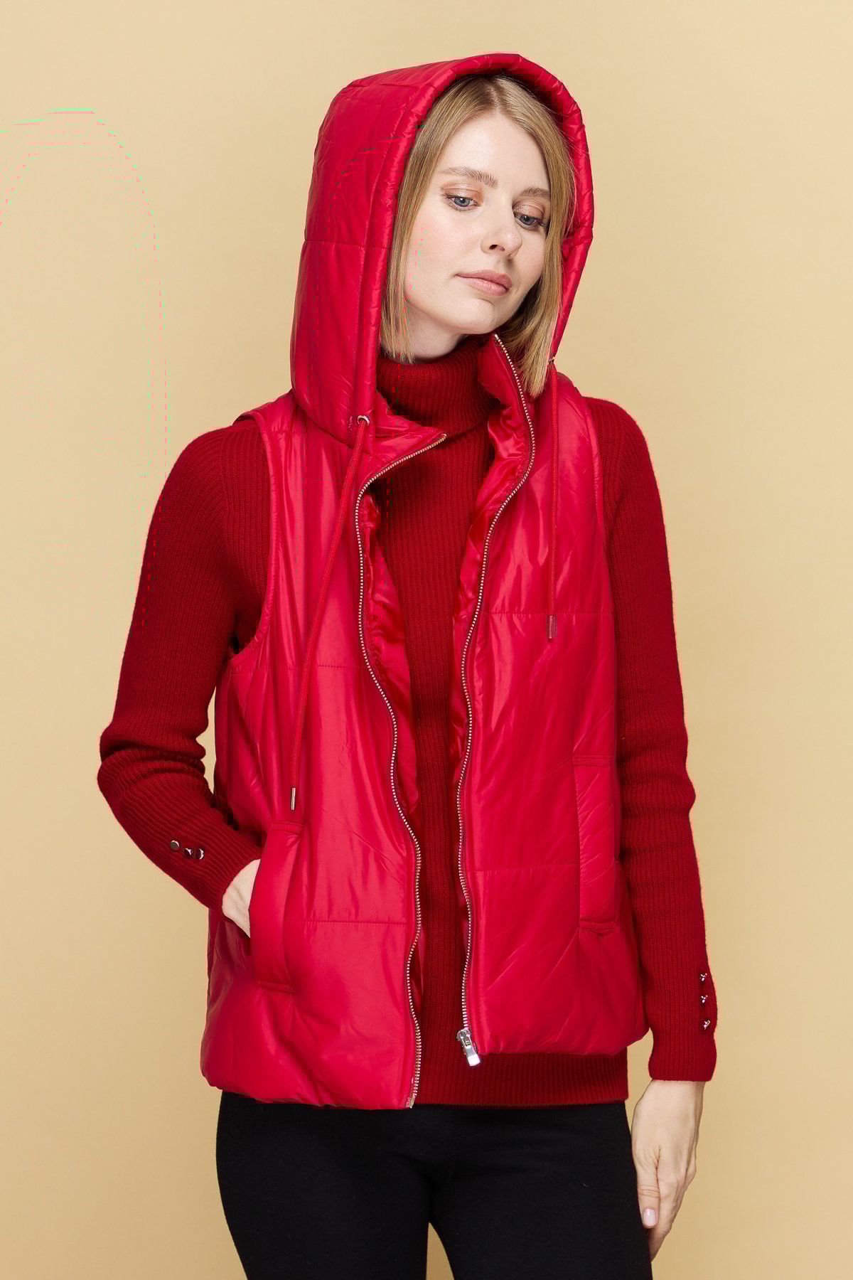 23409Kadın Kapüşonlu Kısa Kapitone Yelek Kırmızı