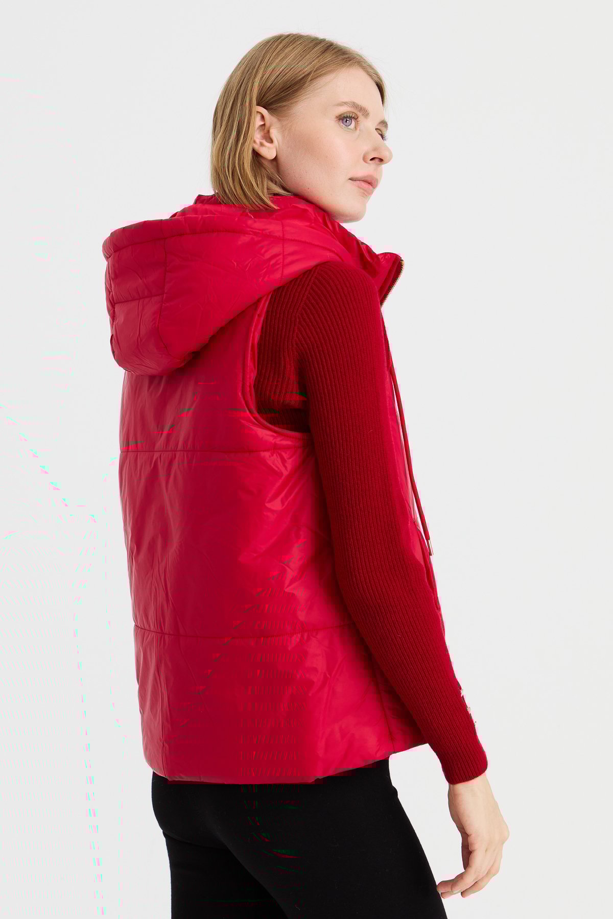 23409Kadın Kapüşonlu Kısa Kapitone Yelek Kırmızı