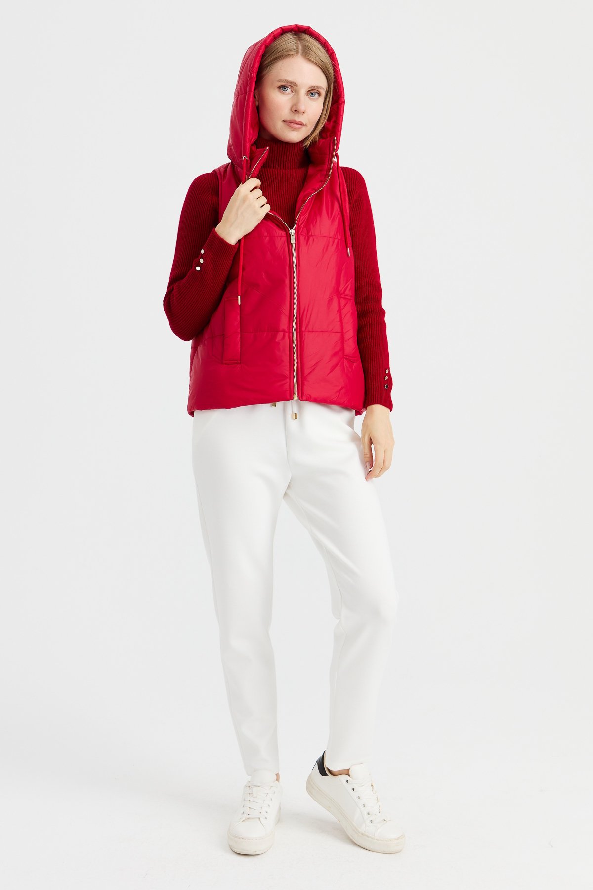 23409Kadın Kapüşonlu Kısa Kapitone Yelek Kırmızı