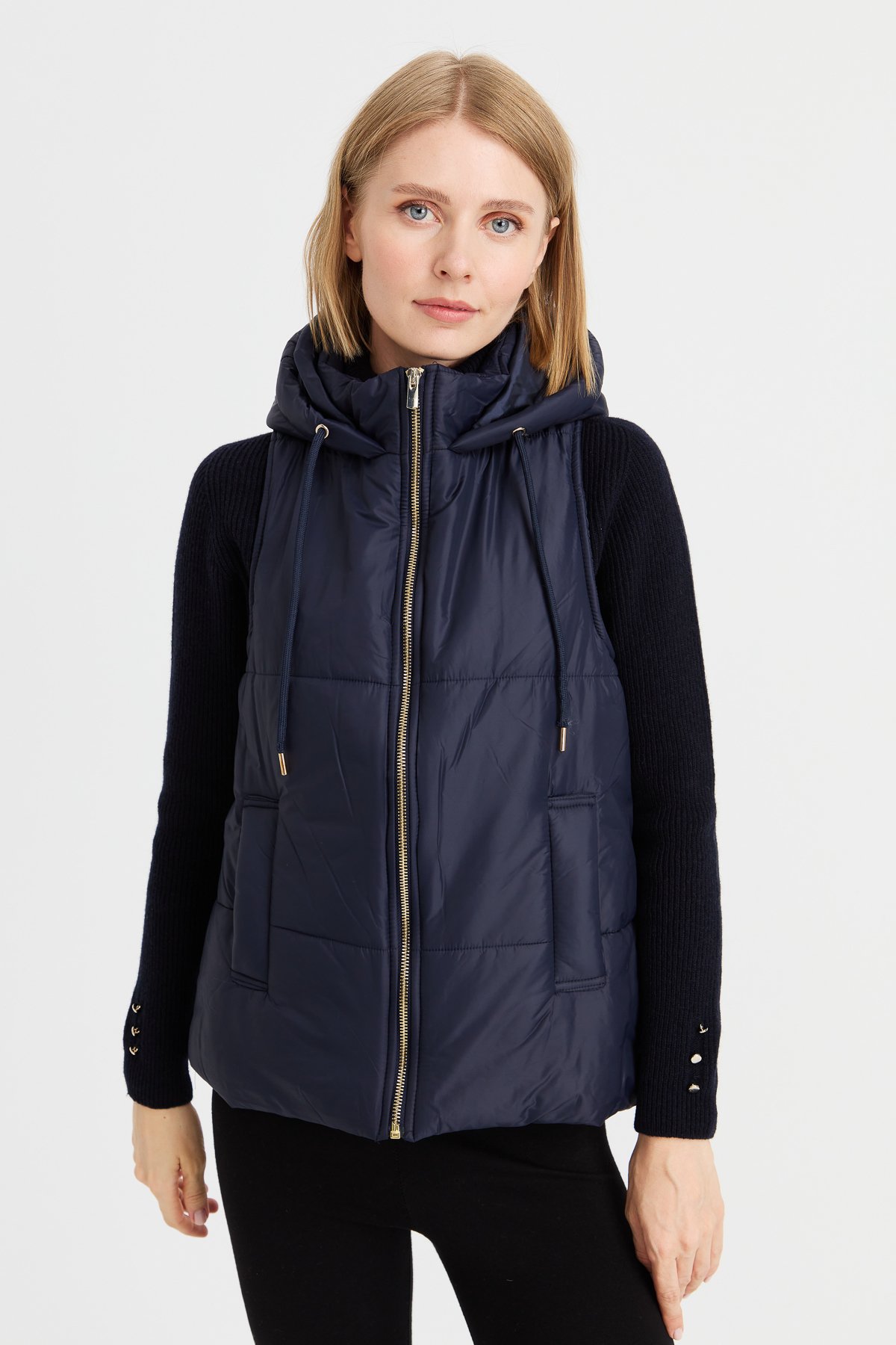 23409Kadın Kapüşonlu Kısa Kapitone Yelek Lacivert