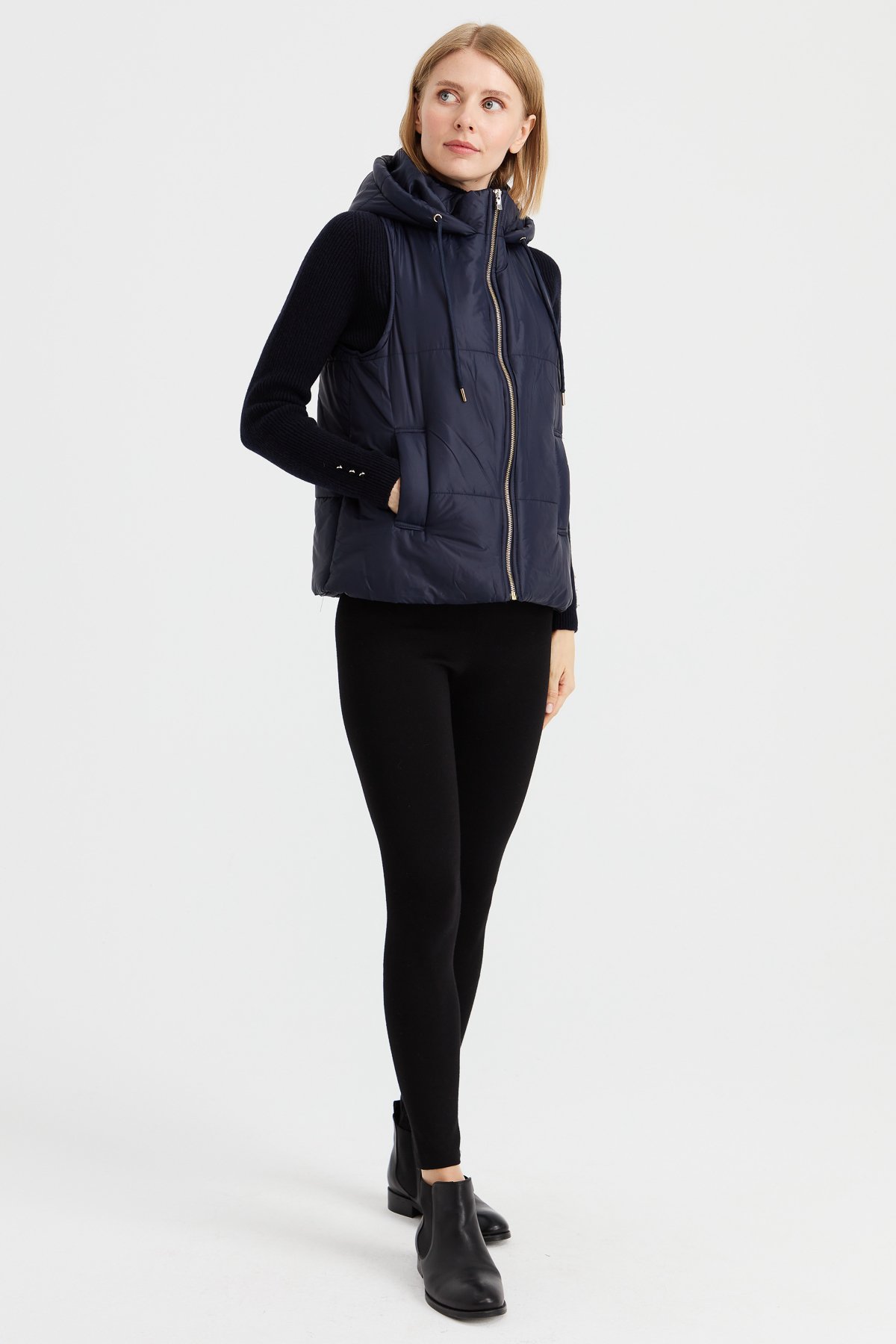 23409Kadın Kapüşonlu Kısa Kapitone Yelek Lacivert