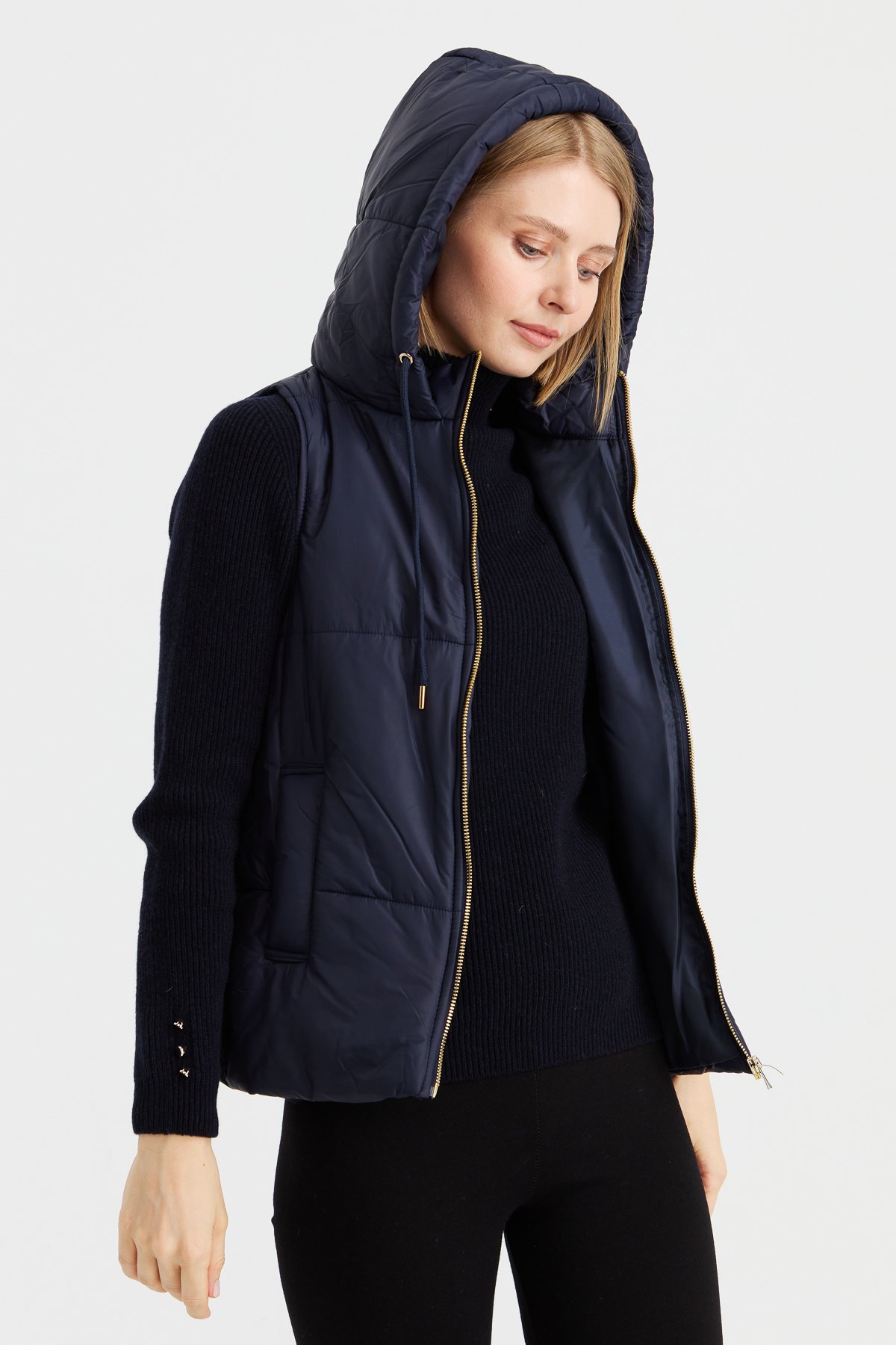 23409Kadın Kapüşonlu Kısa Kapitone Yelek Lacivert