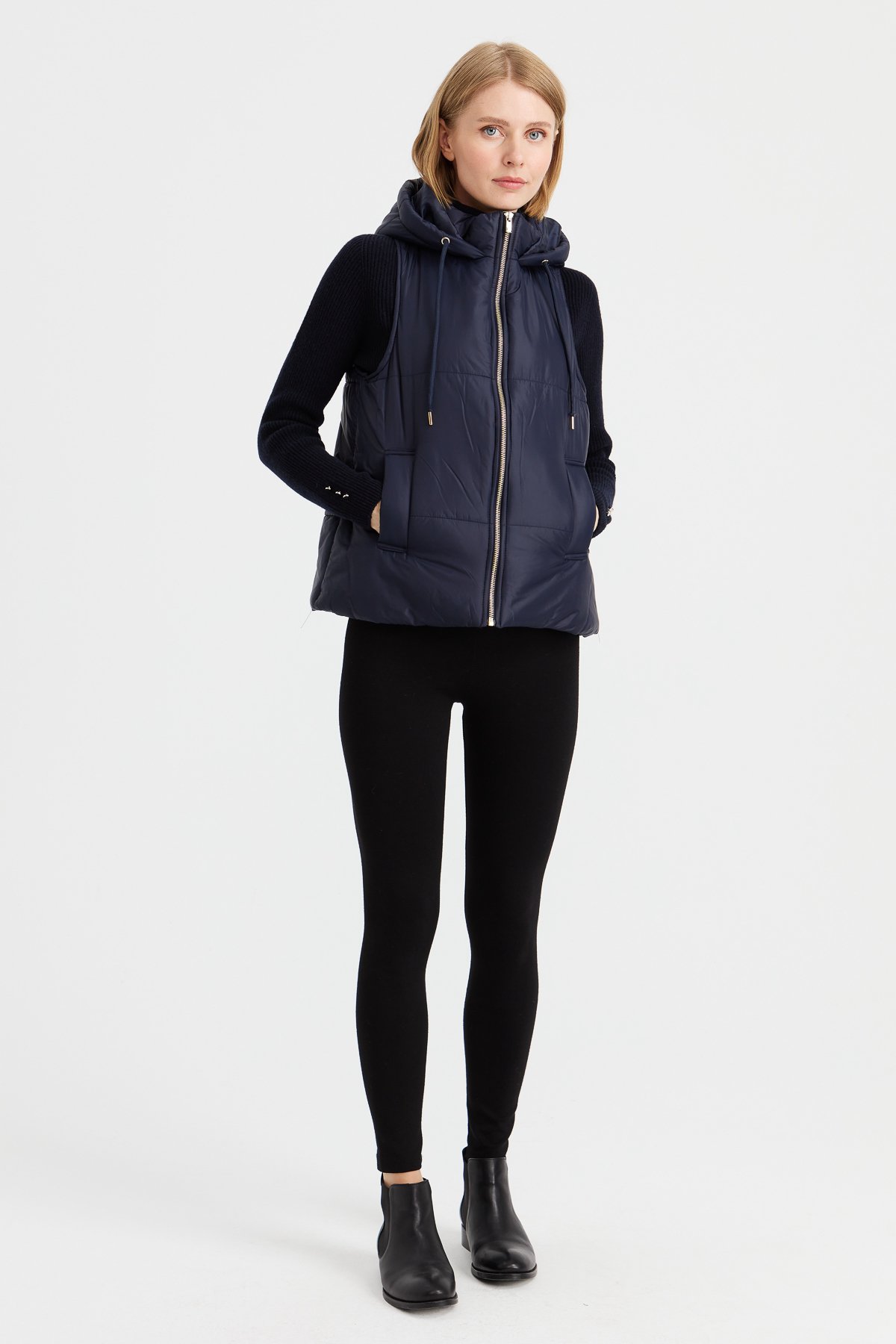 23409Kadın Kapüşonlu Kısa Kapitone Yelek Lacivert